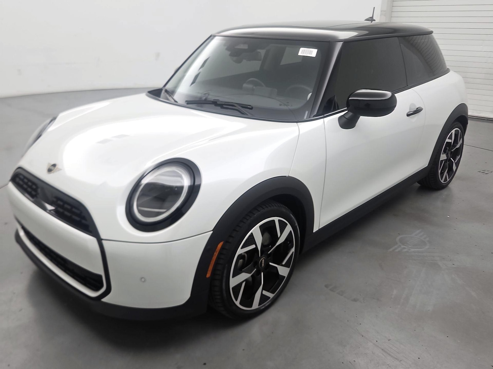 2025 MINI Hardtop 2 Door Base - Photo 3
