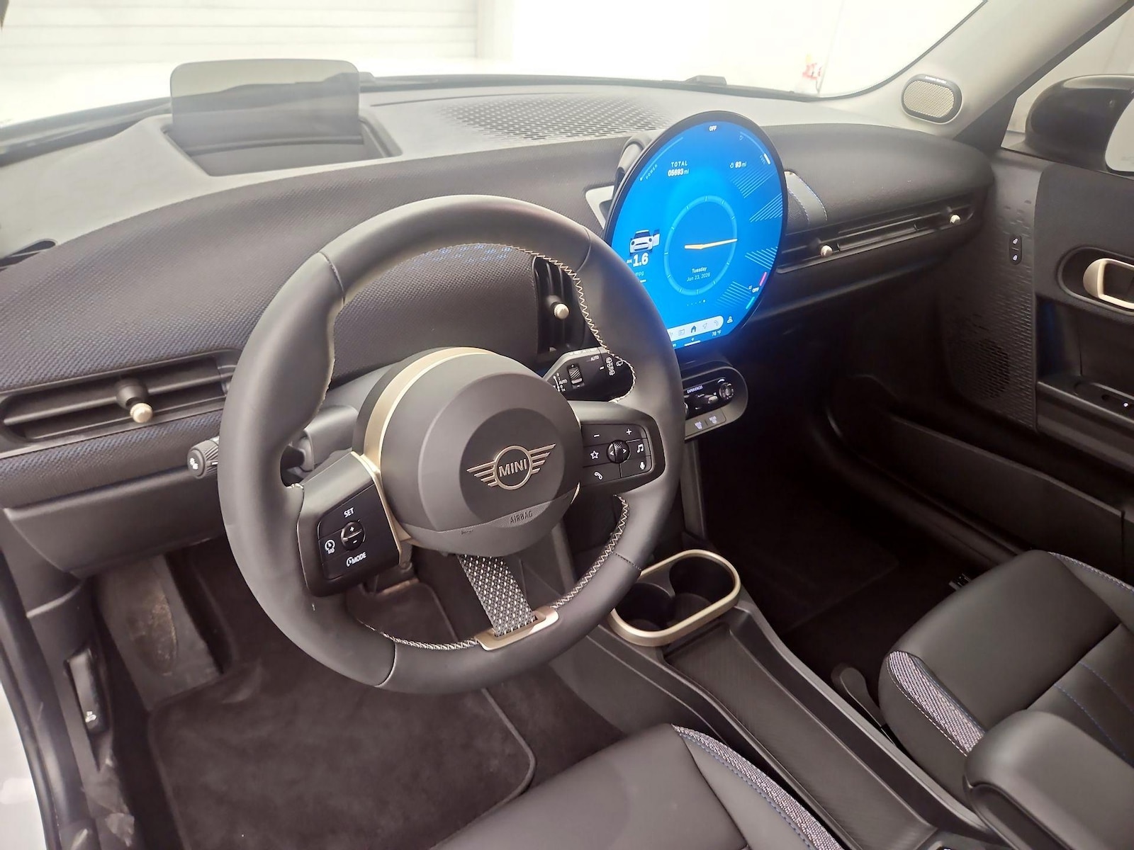 2025 MINI Hardtop 2 Door Base - Photo 8