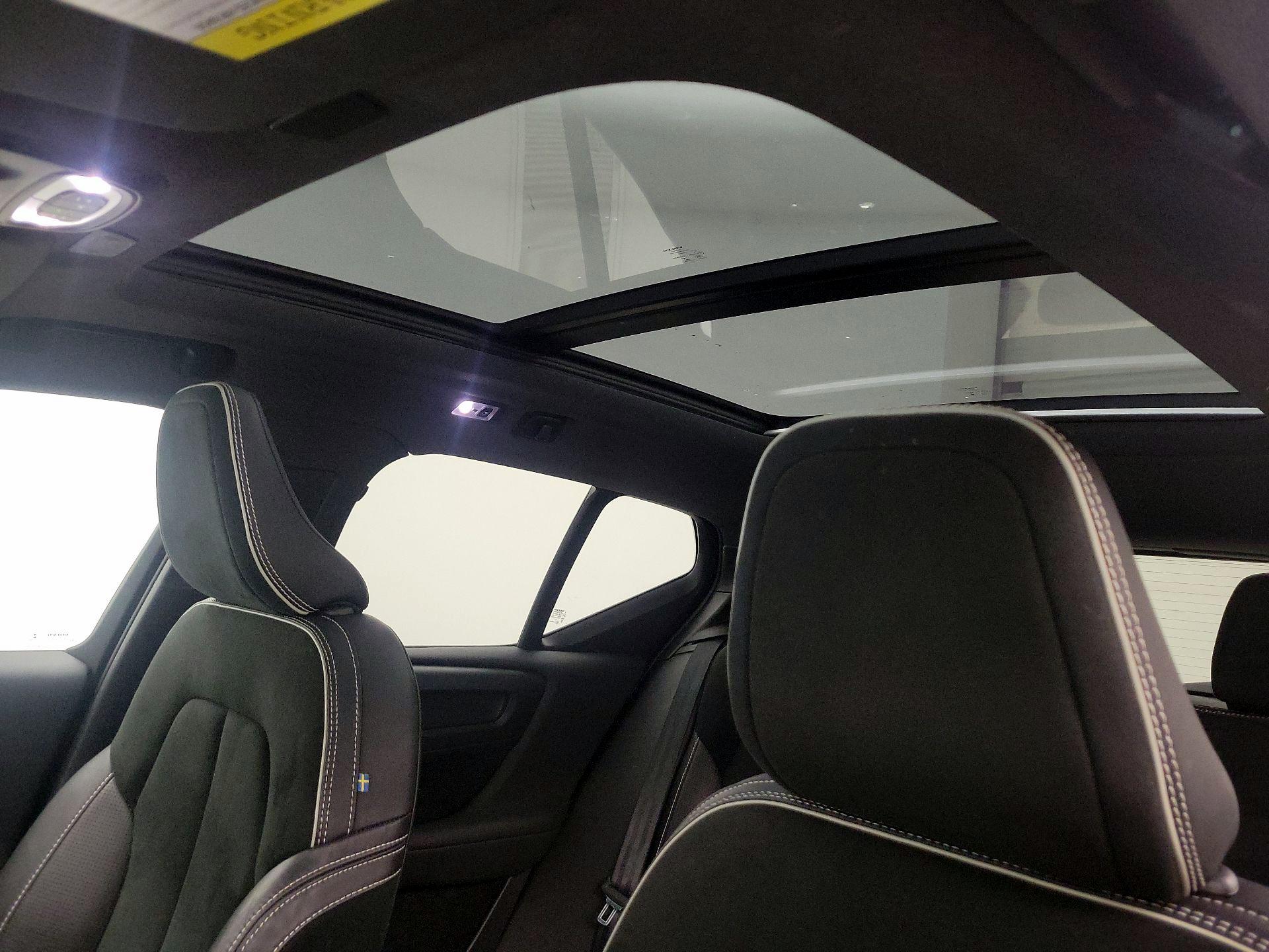 Thumbnail: 2020 Volvo XC40 - 20