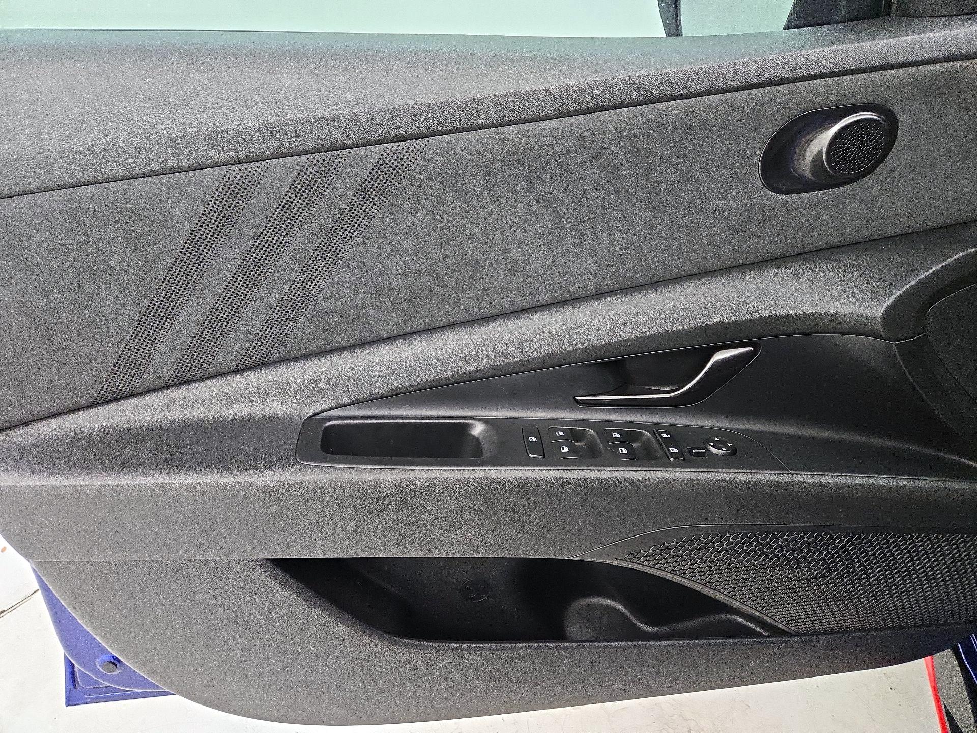 Thumbnail: 2023 Hyundai Elantra - 12