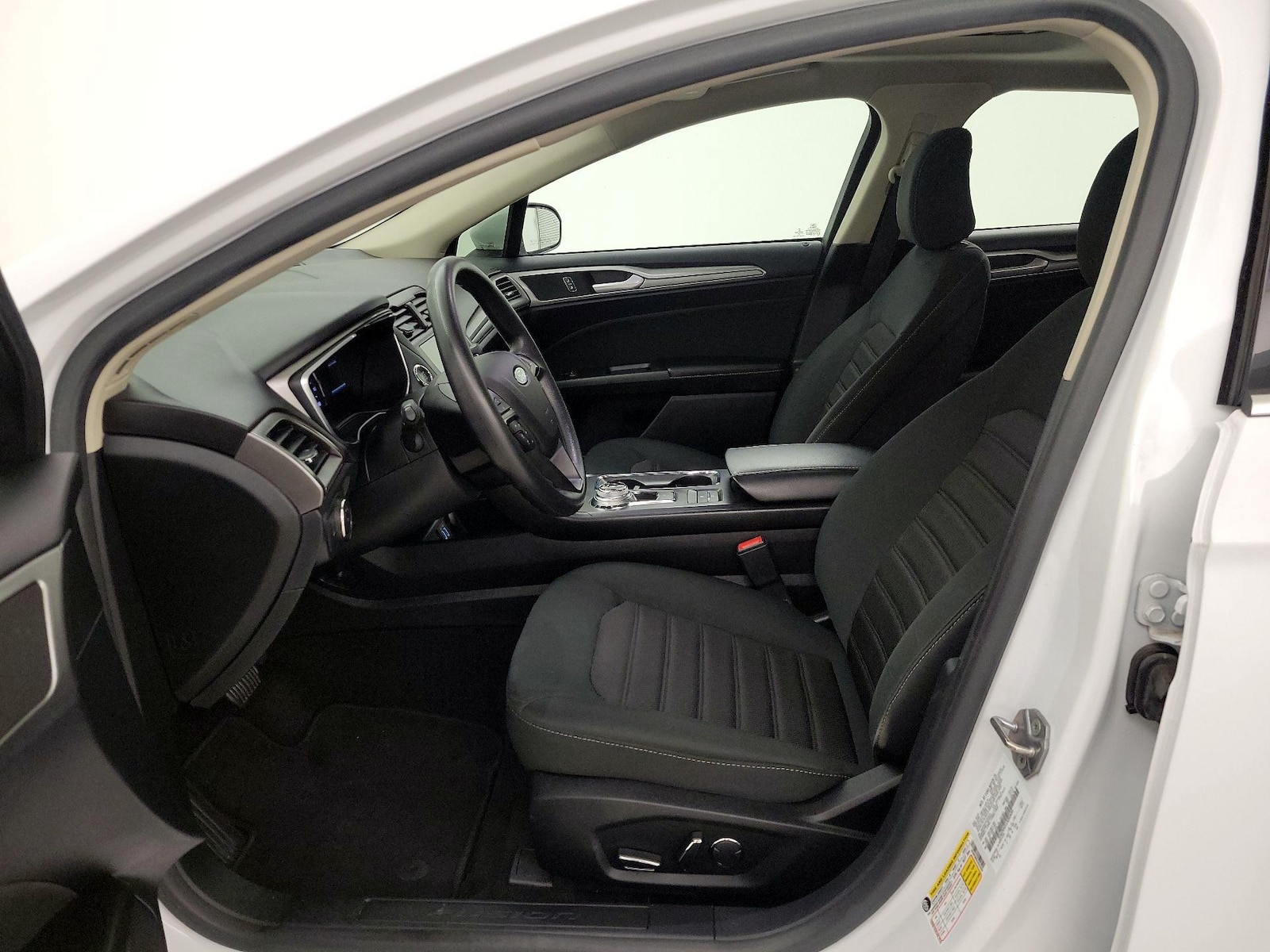 2020 Ford Fusion SE - Photo 12