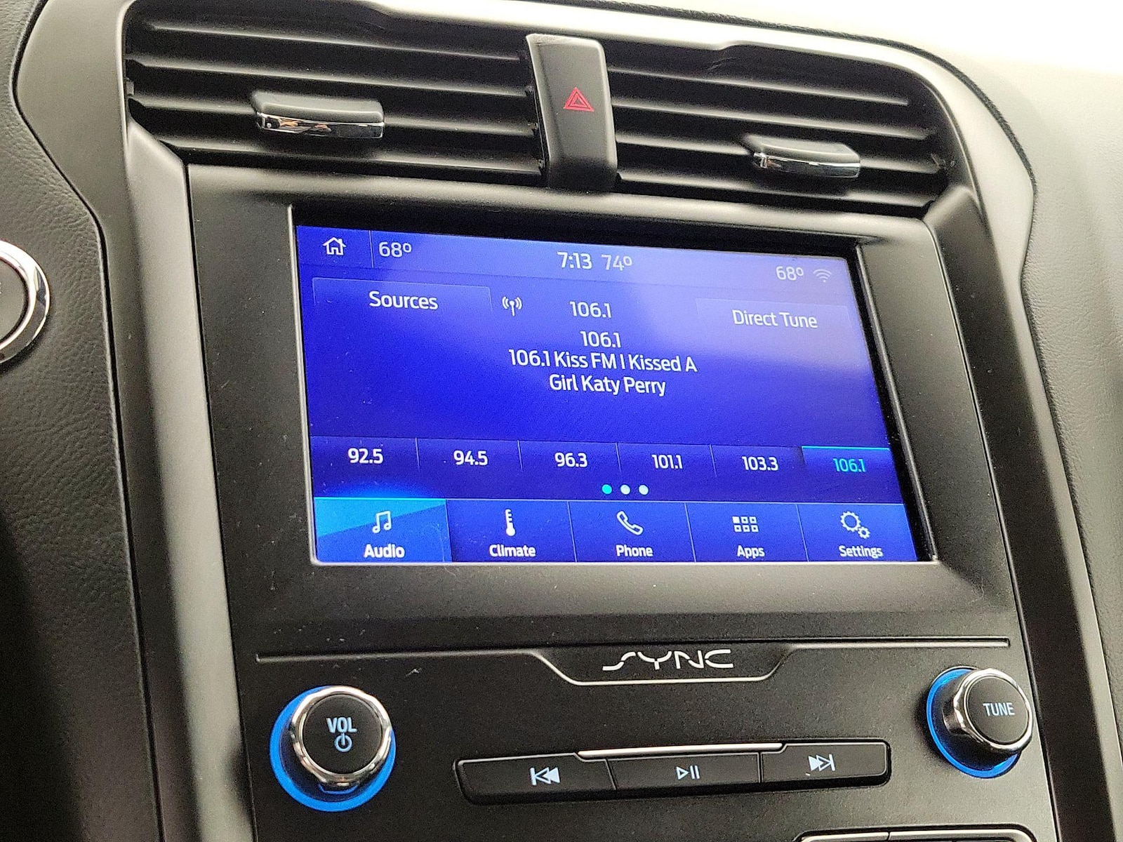2020 Ford Fusion SE - Photo 16