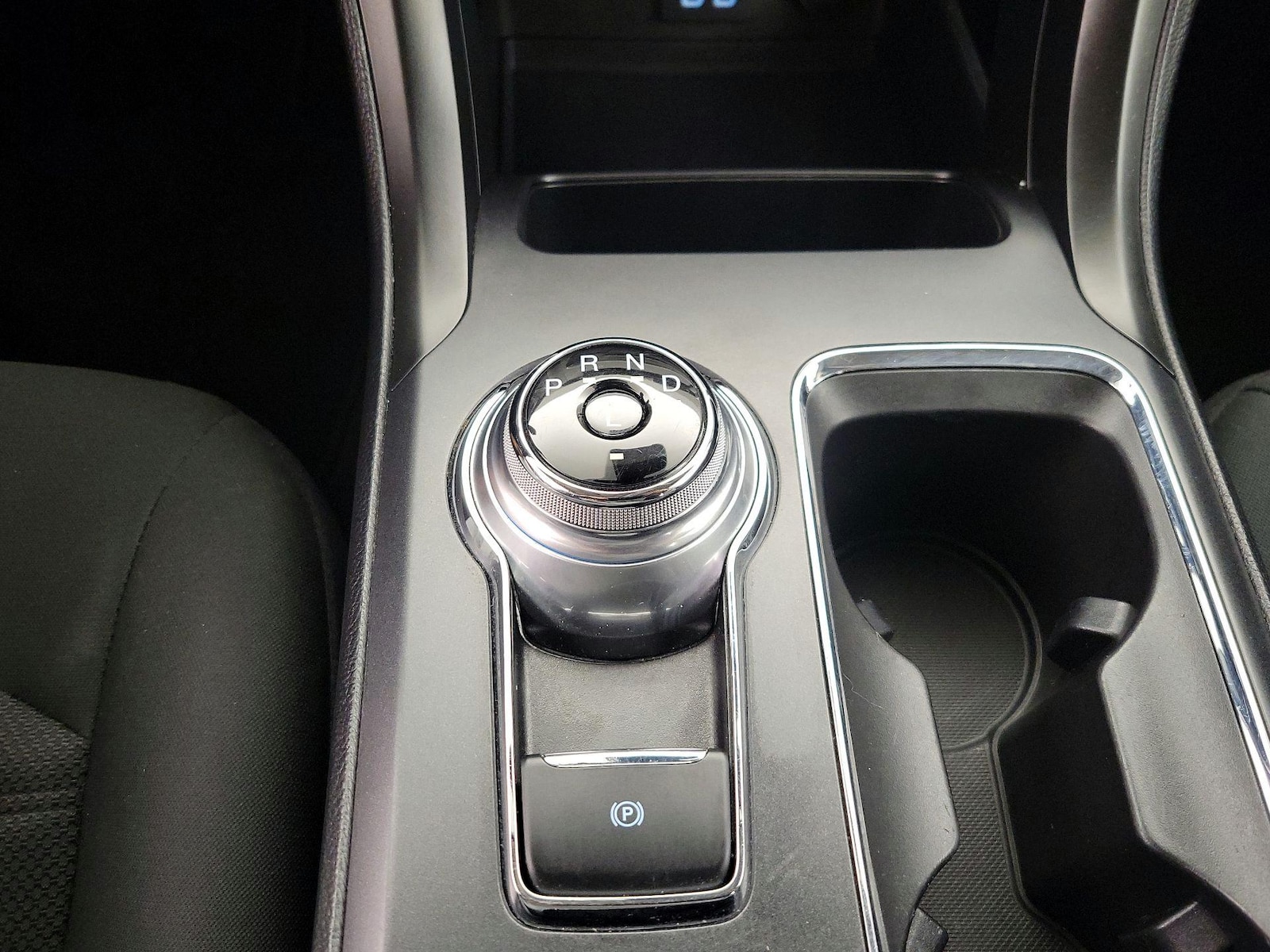 2020 Ford Fusion SE - Photo 18