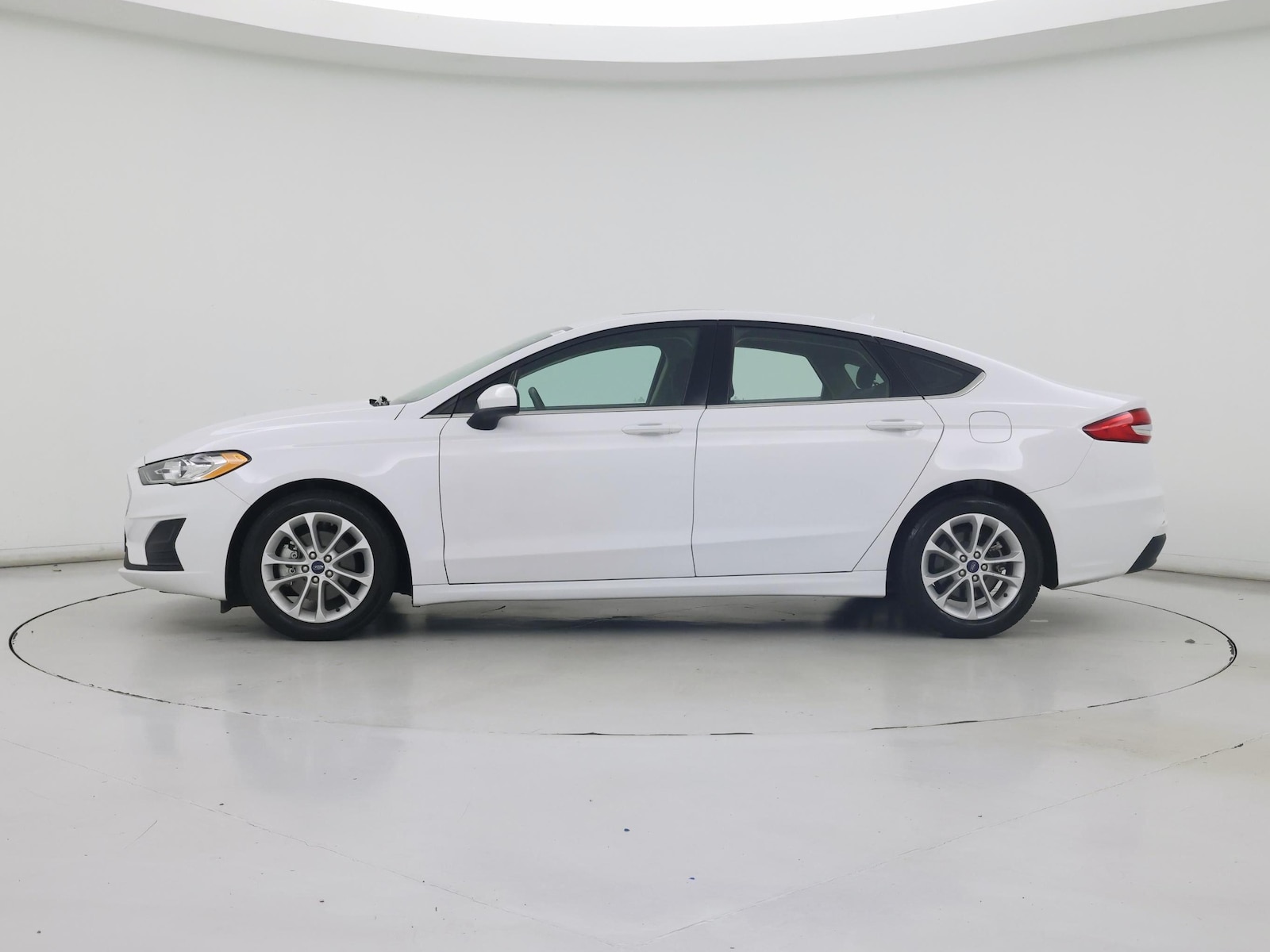 2020 Ford Fusion SE - Photo 4
