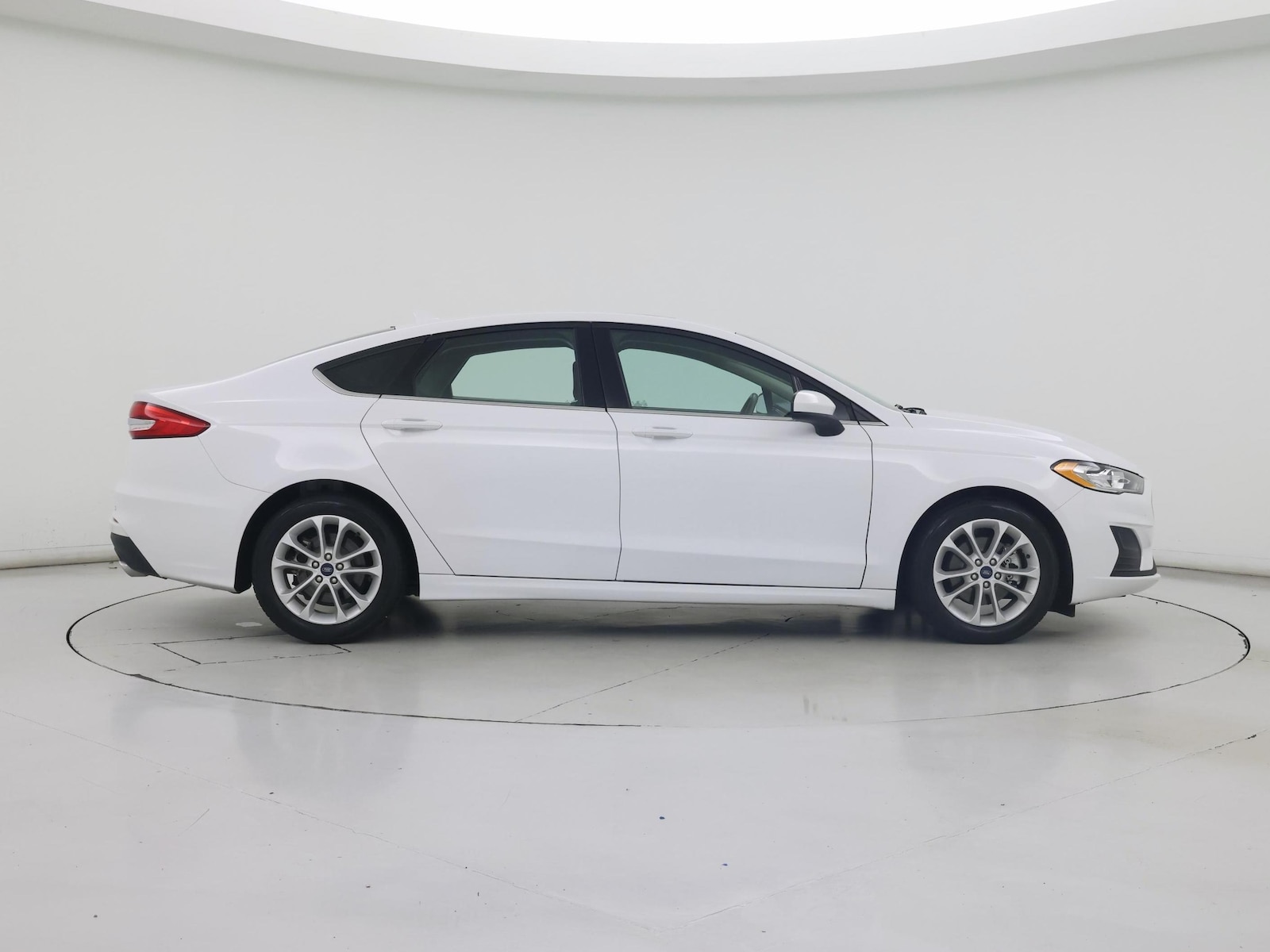 2020 Ford Fusion SE - Photo 8