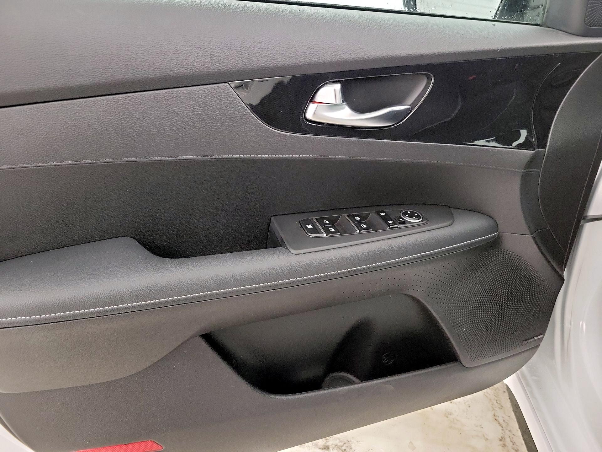 Thumbnail: 2023 Kia Forte - 12