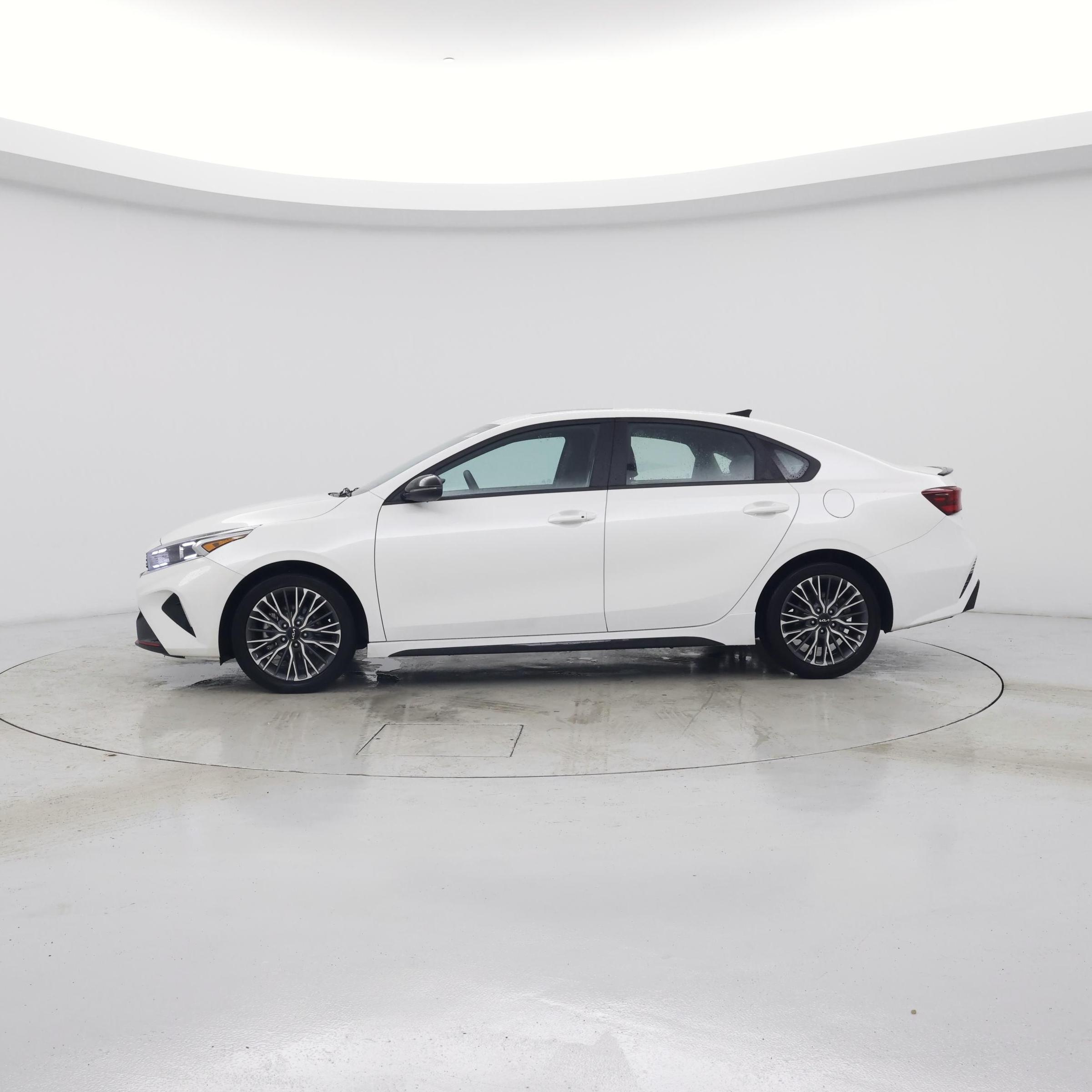 Thumbnail: 2023 Kia Forte - 3