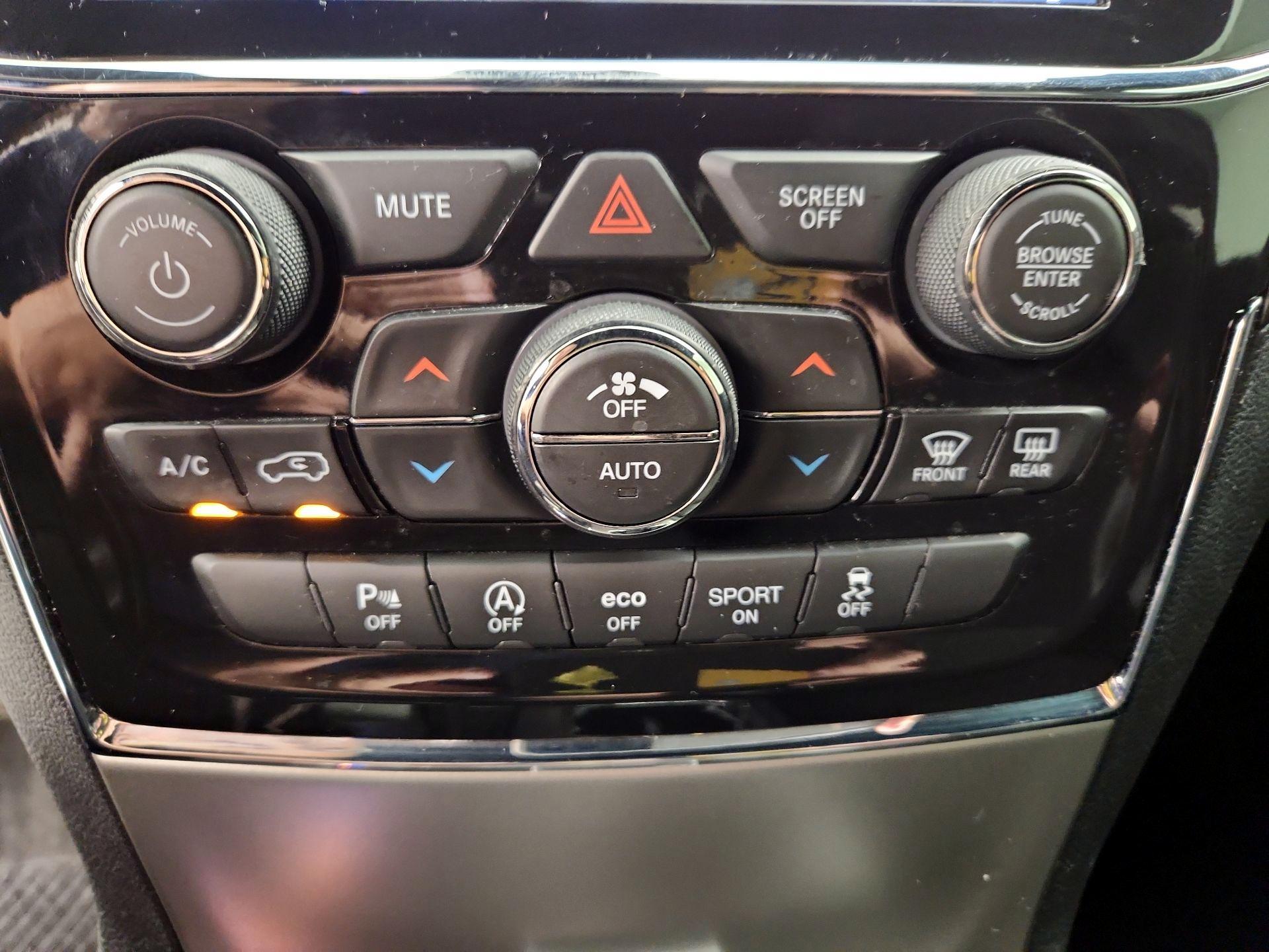 Thumbnail: 2021 Jeep Grand Cherokee - 16