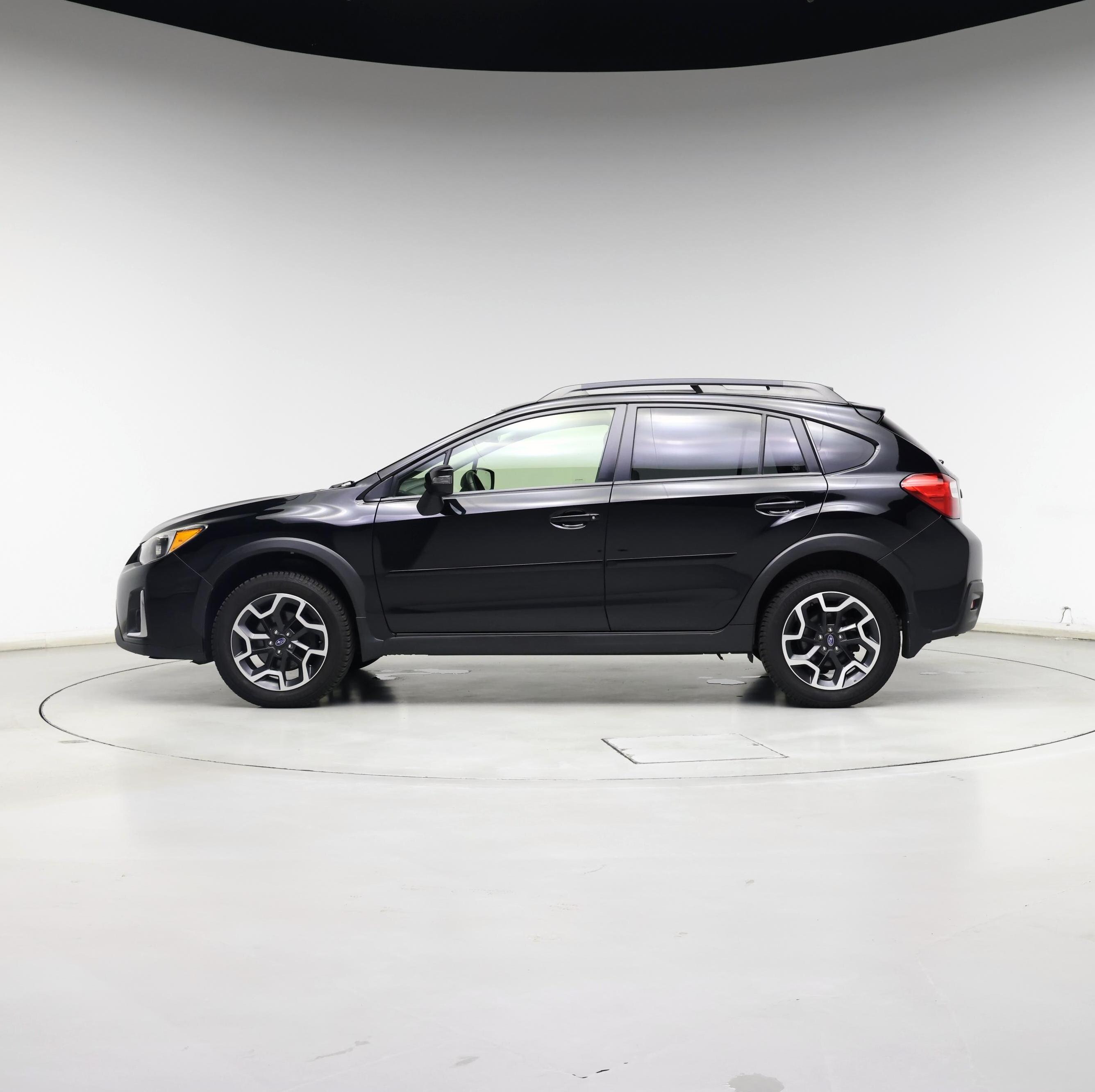 Thumbnail: 2017 Subaru Crosstrek - 3