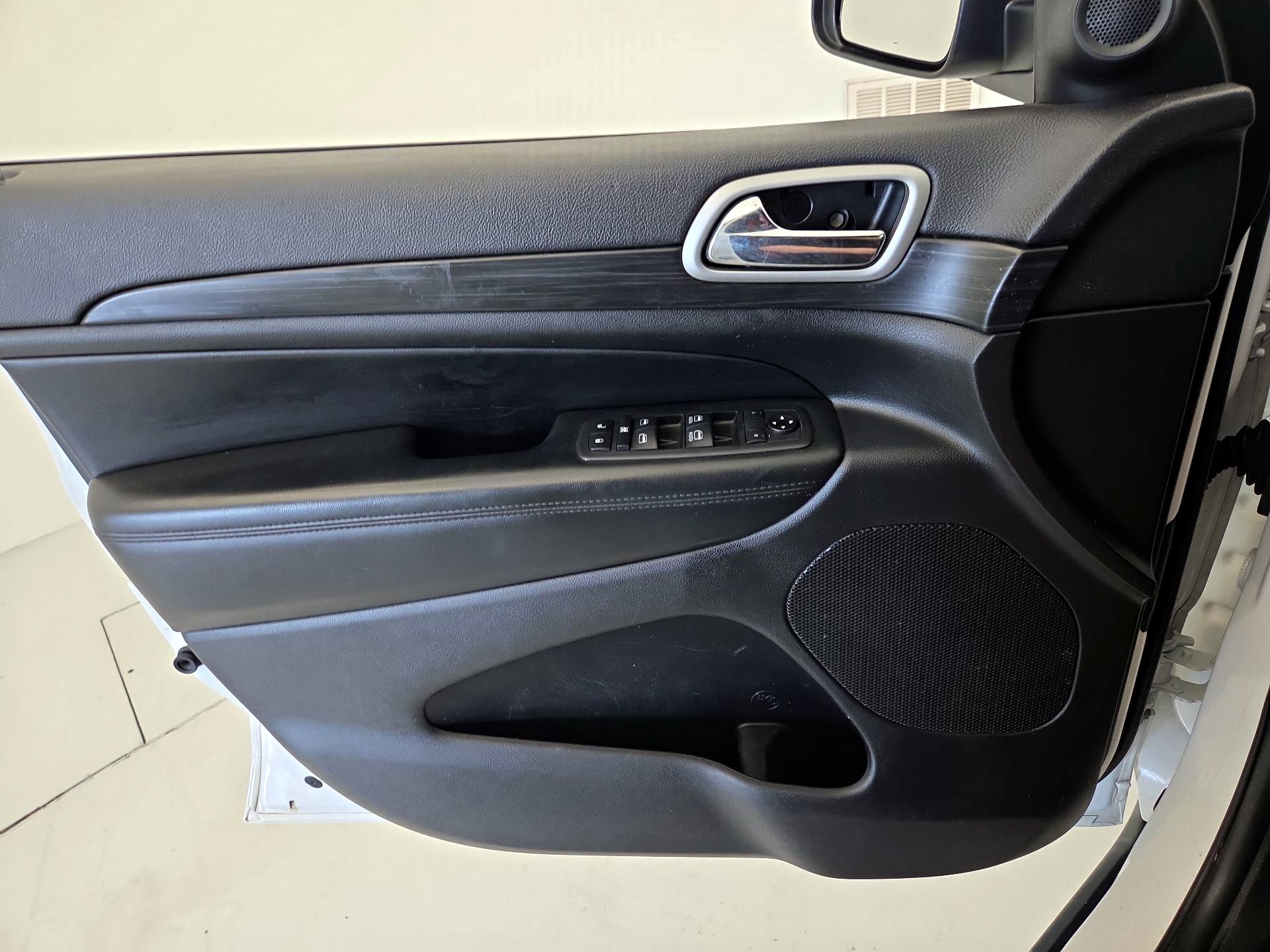 Thumbnail: 2020 Jeep Grand Cherokee - 12