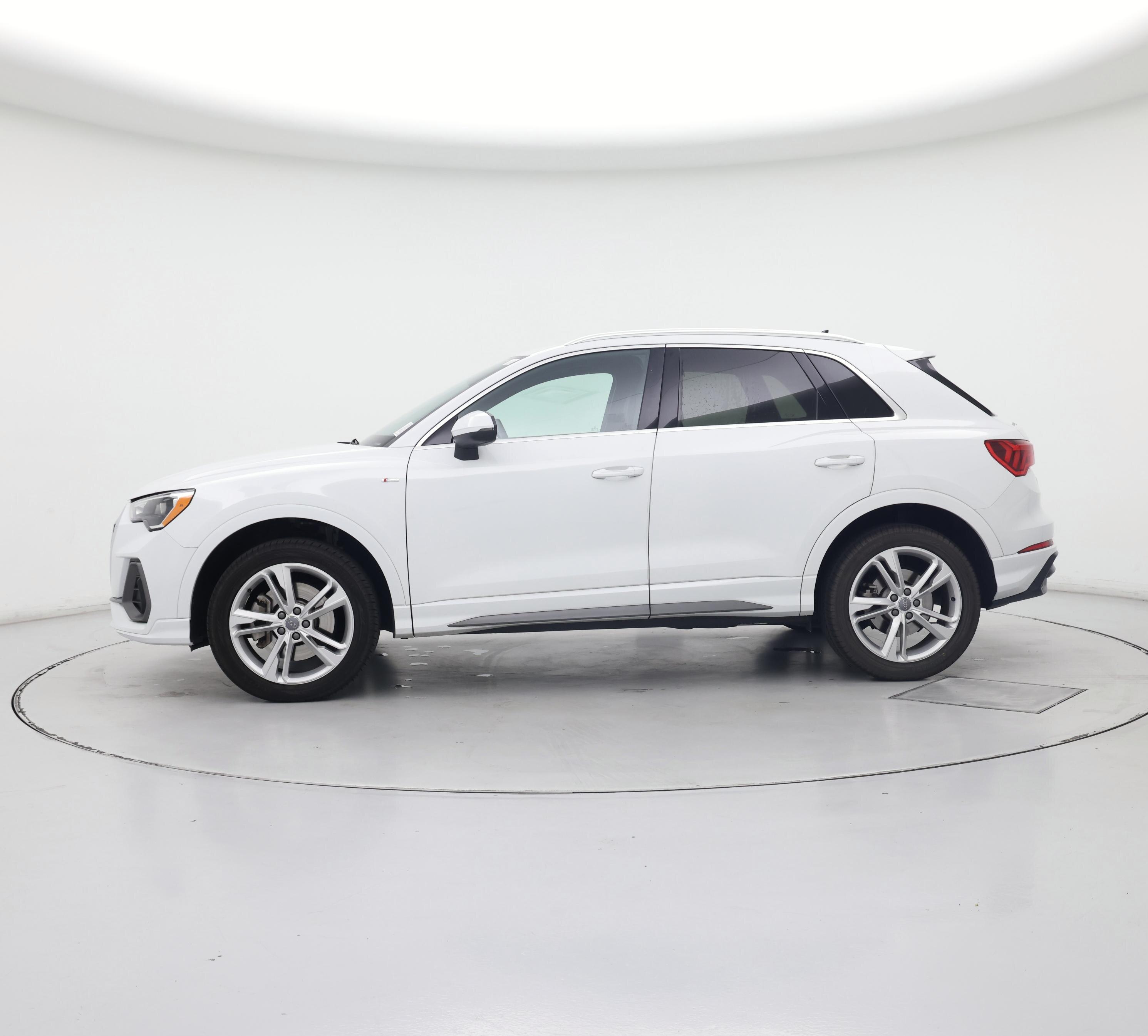 Thumbnail: 2020 Audi Q3 - 3