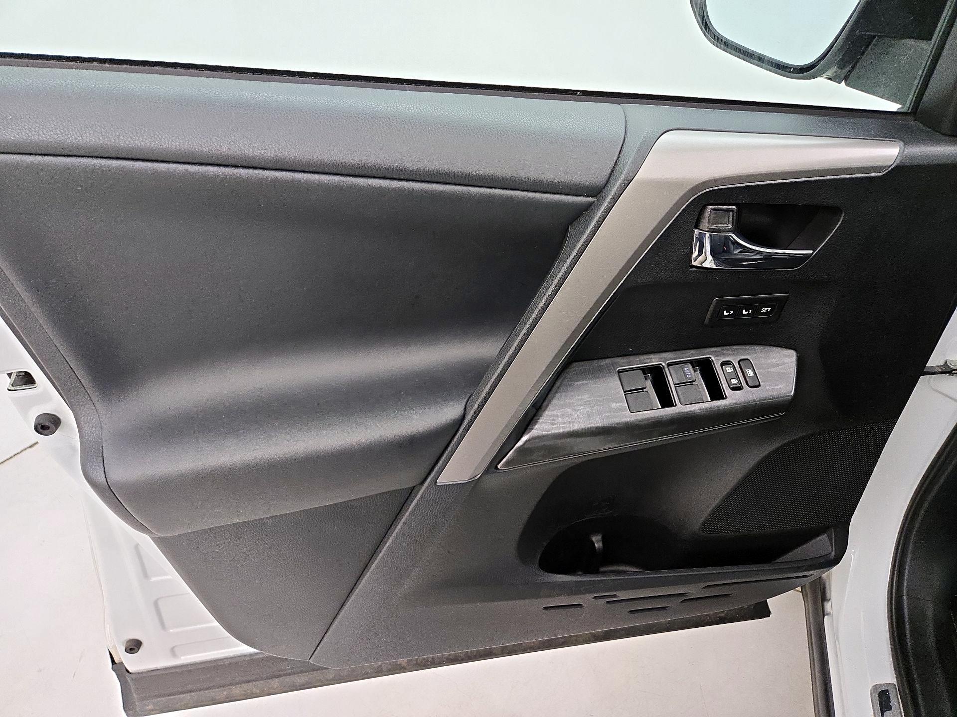 Thumbnail: 2018 Toyota RAV4 - 12