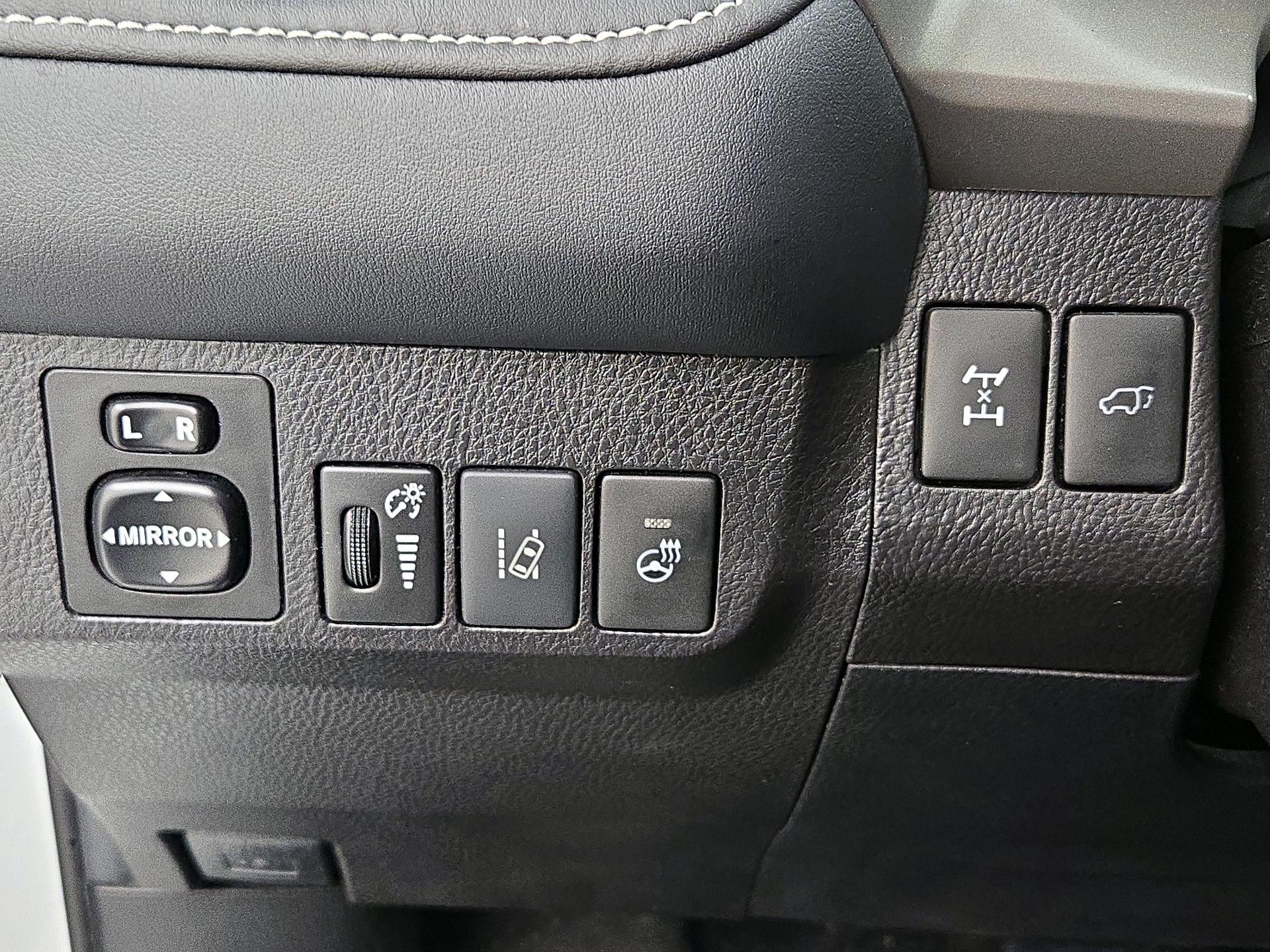 Thumbnail: 2018 Toyota RAV4 - 13