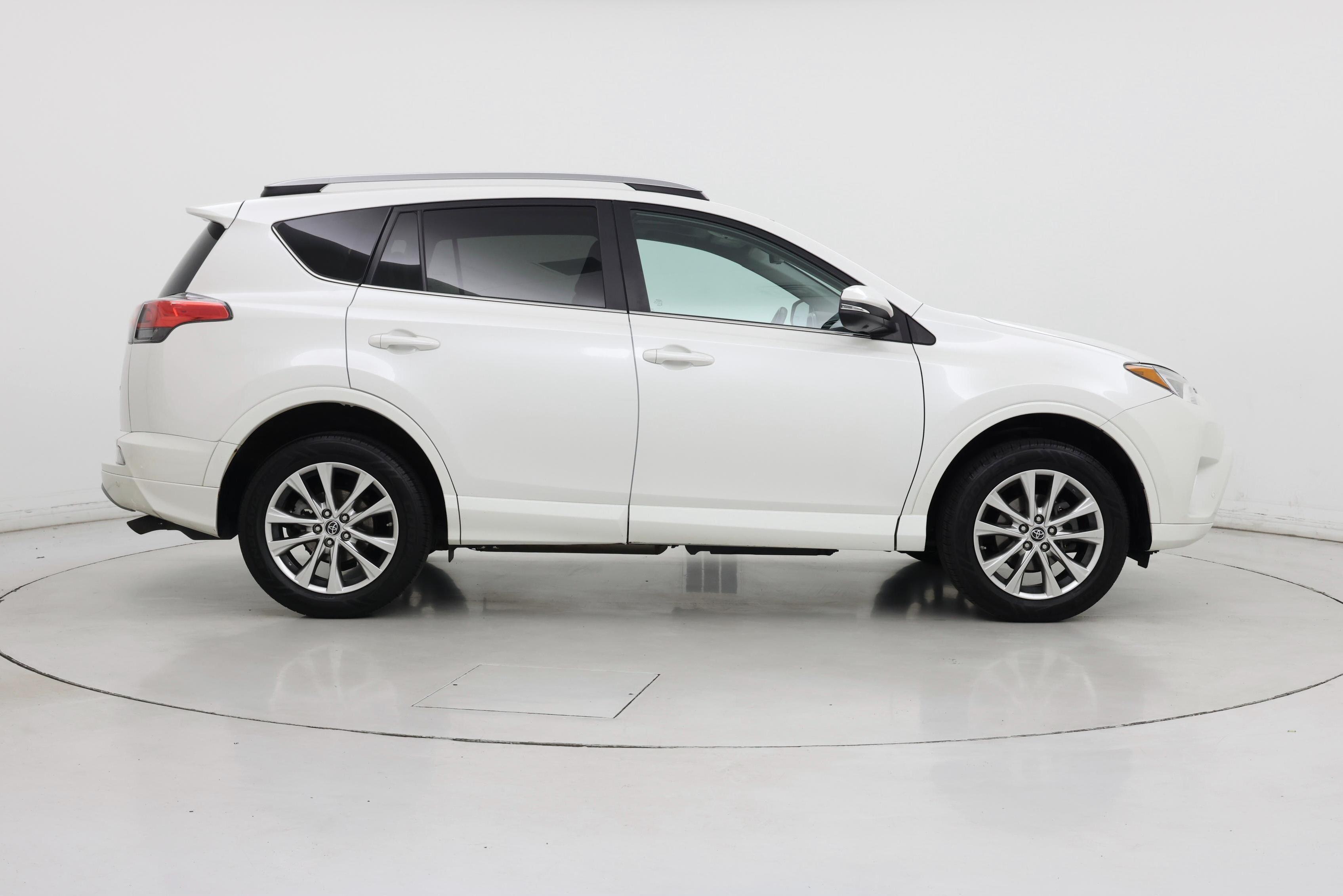 Thumbnail: 2018 Toyota RAV4 - 7