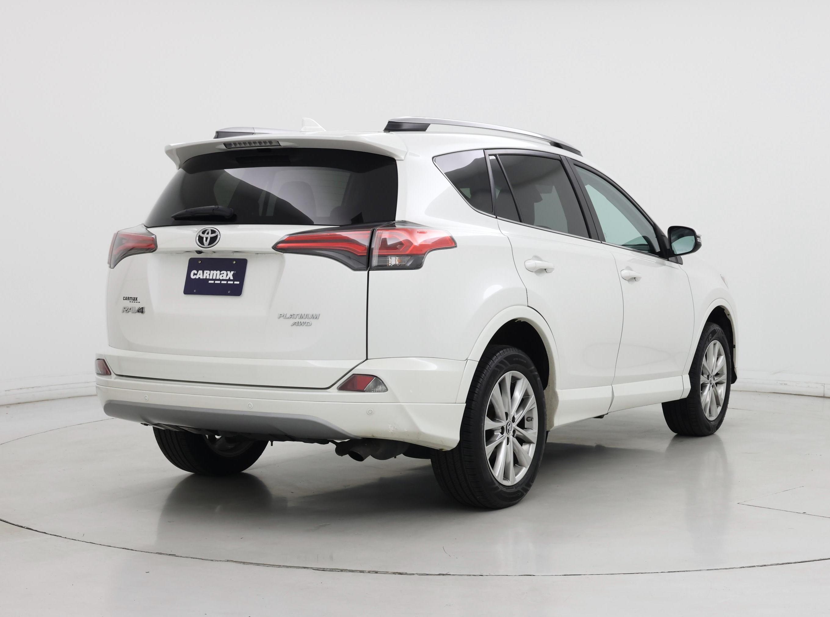 Thumbnail: 2018 Toyota RAV4 - 8
