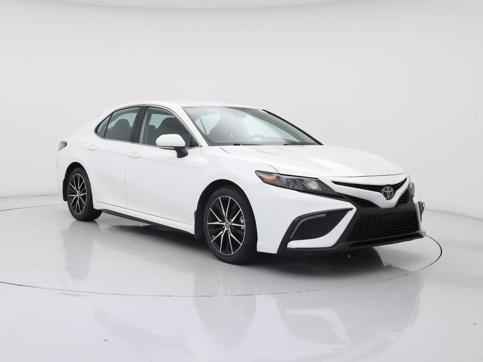 2023 Toyota Camry SE - Photo 2
