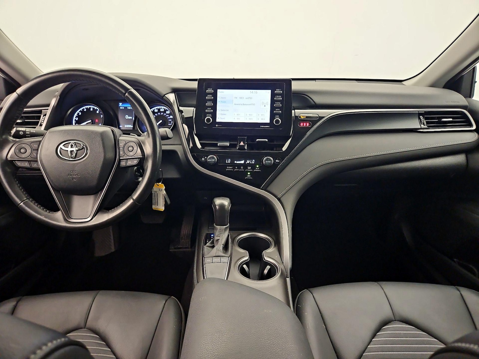 2023 Toyota Camry SE - Photo 10