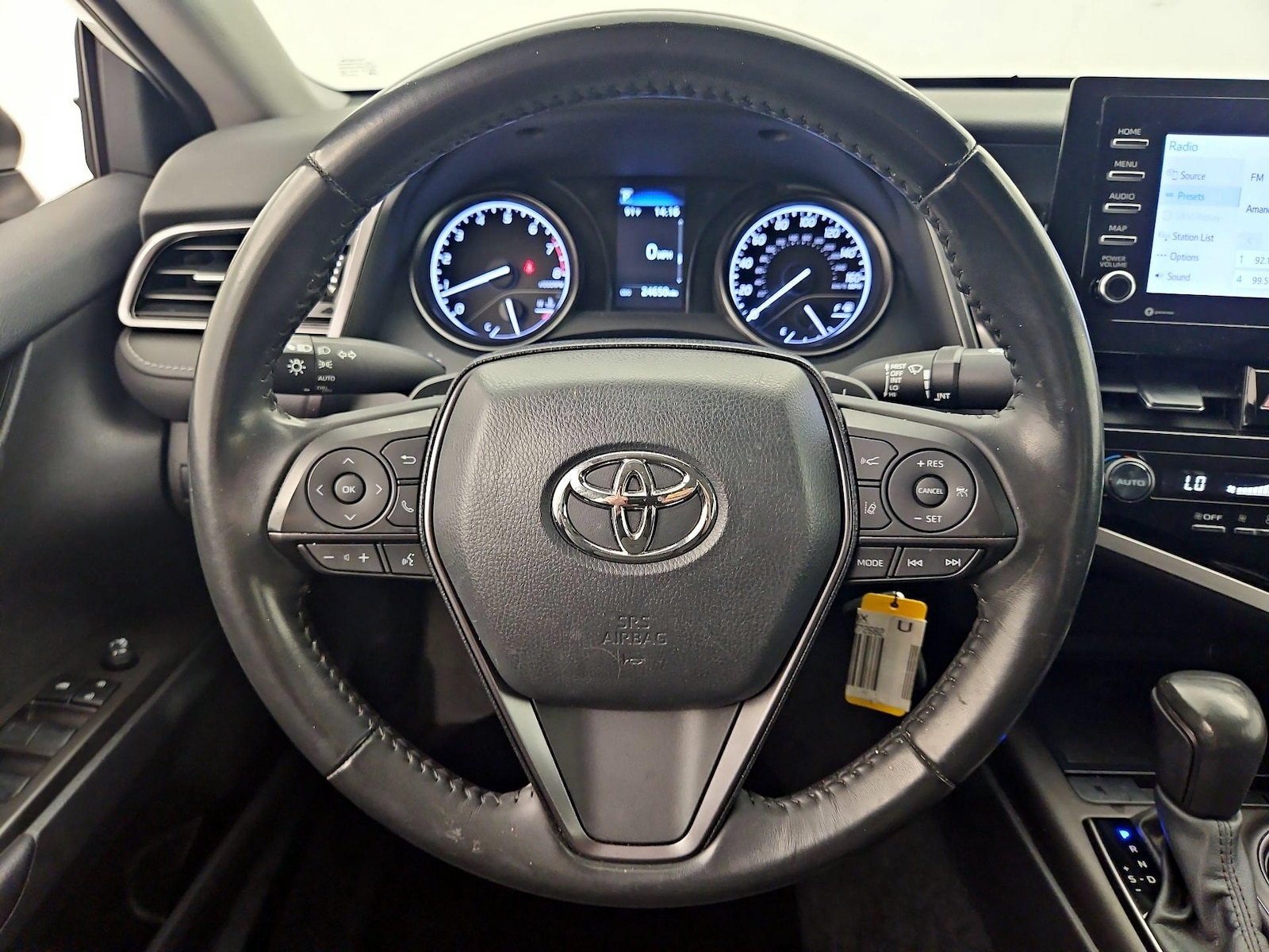 2023 Toyota Camry SE - Photo 11