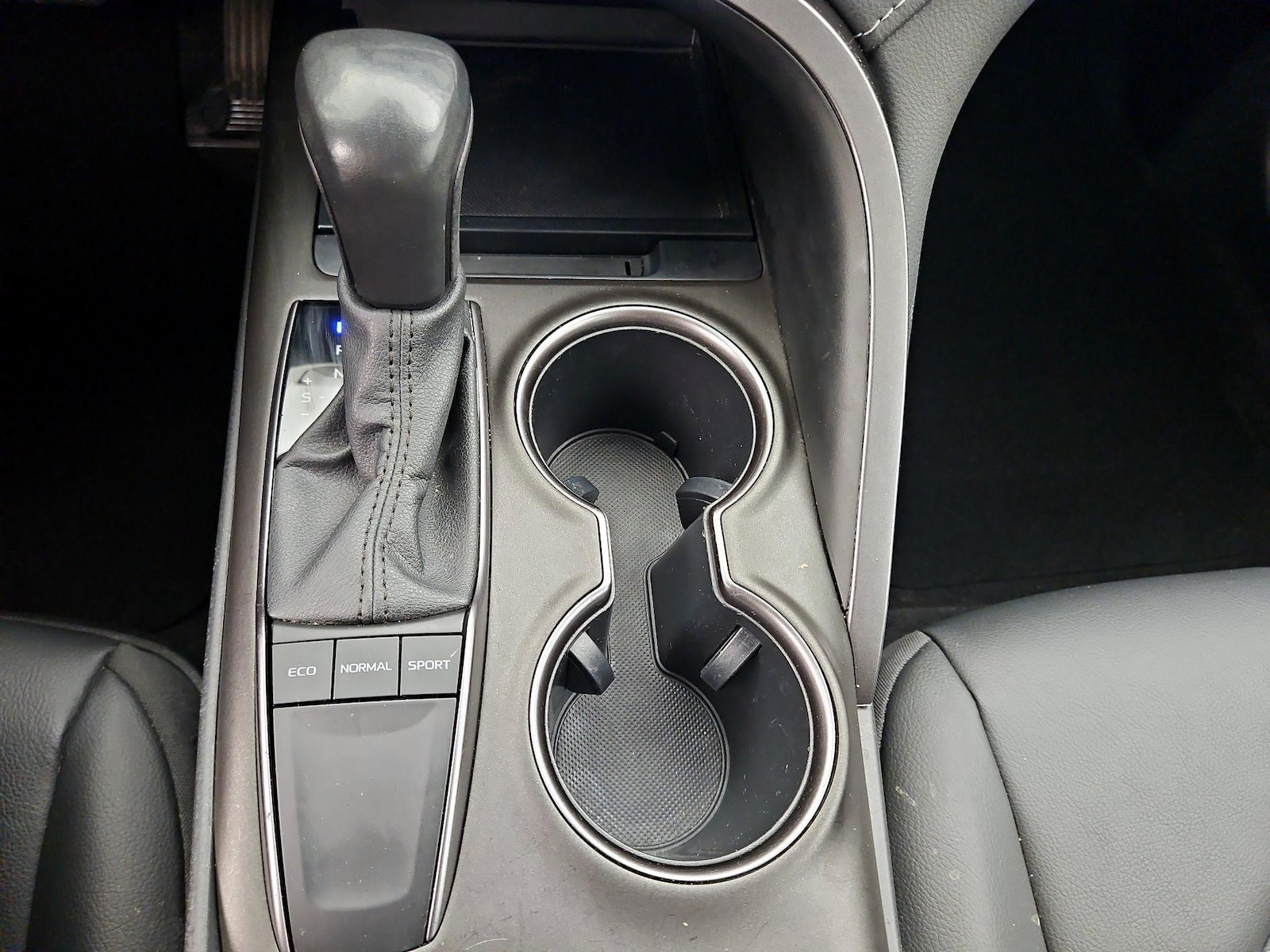 2023 Toyota Camry SE - Photo 18