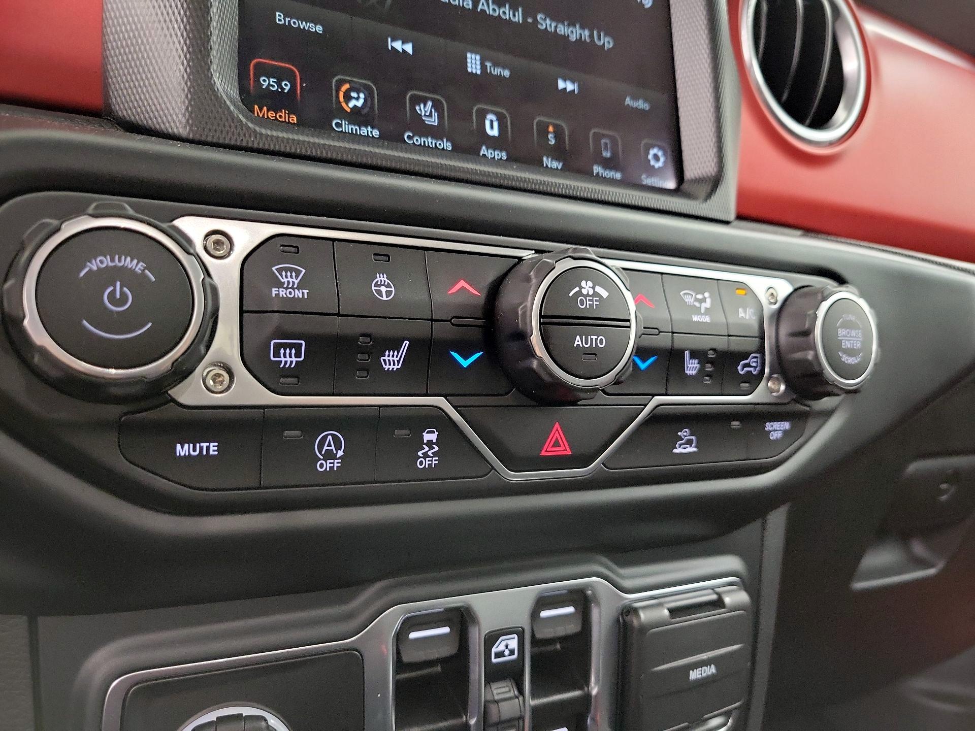Thumbnail: 2023 Jeep Gladiator - 17