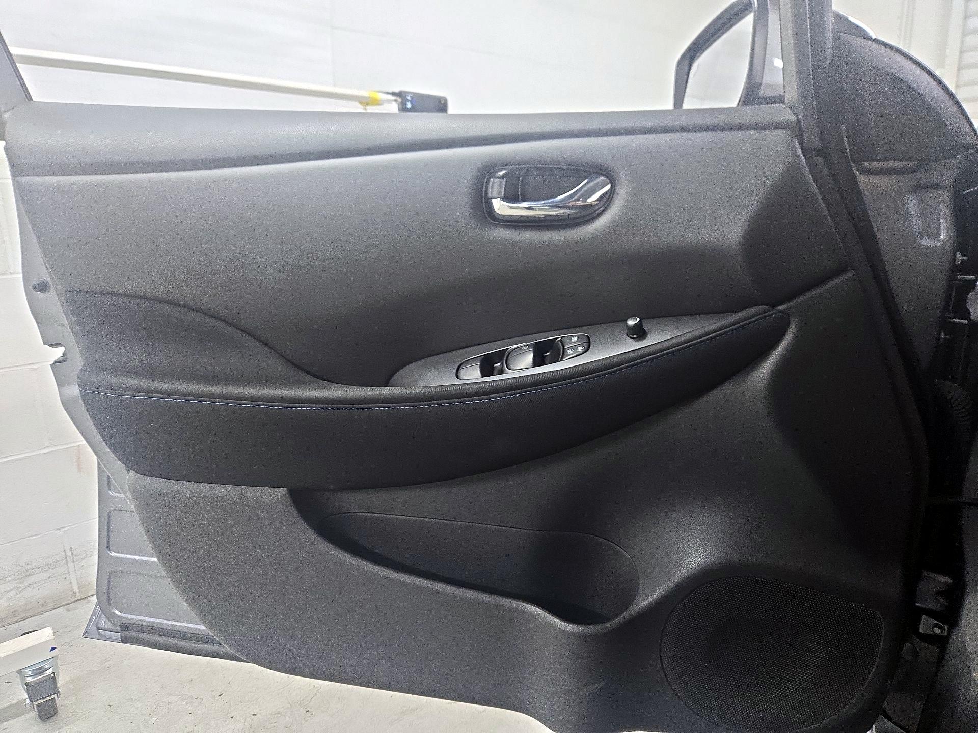 Thumbnail: 2020 Nissan Leaf - 12