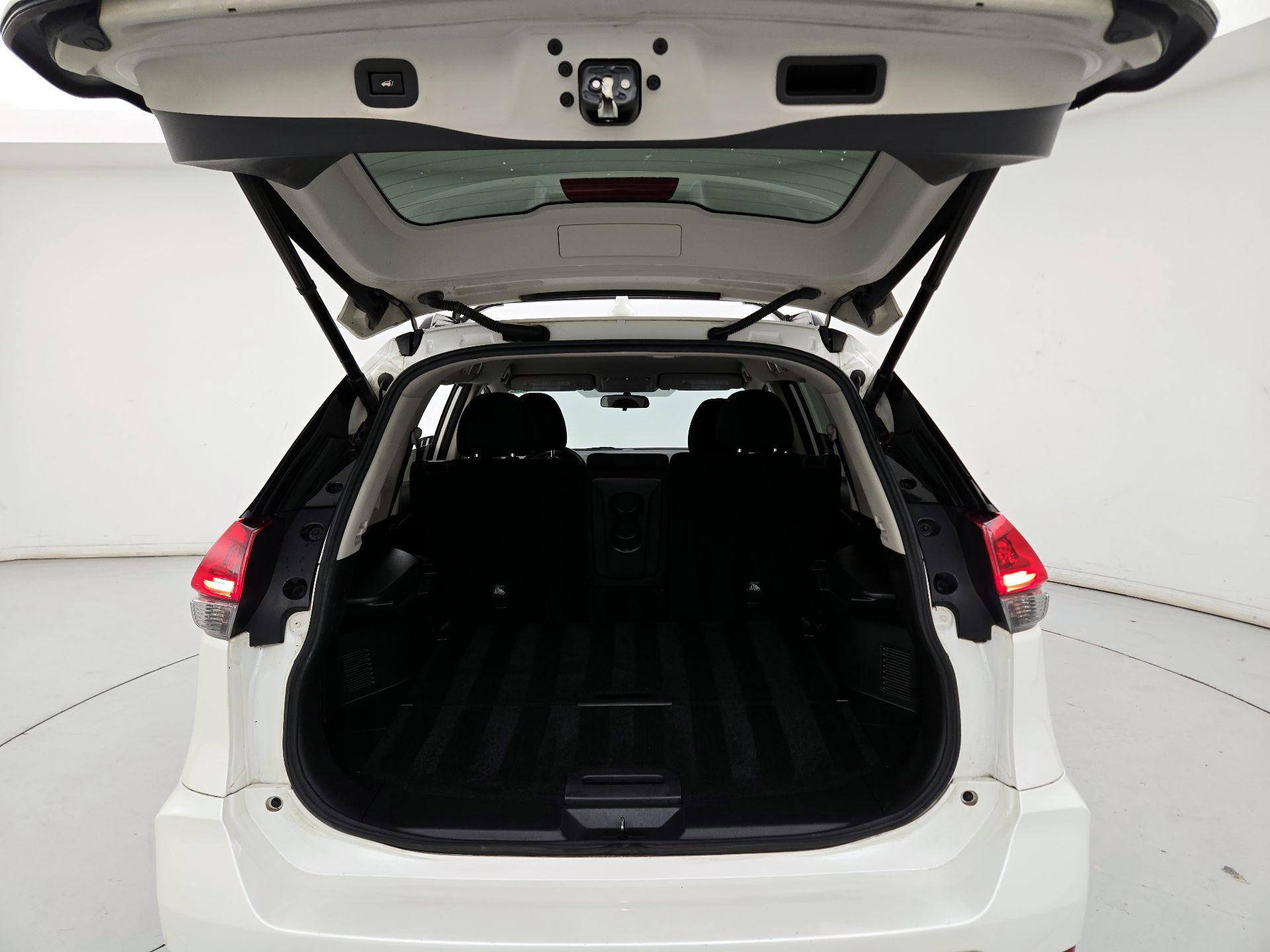 Thumbnail: 2018 Nissan Rogue - 20