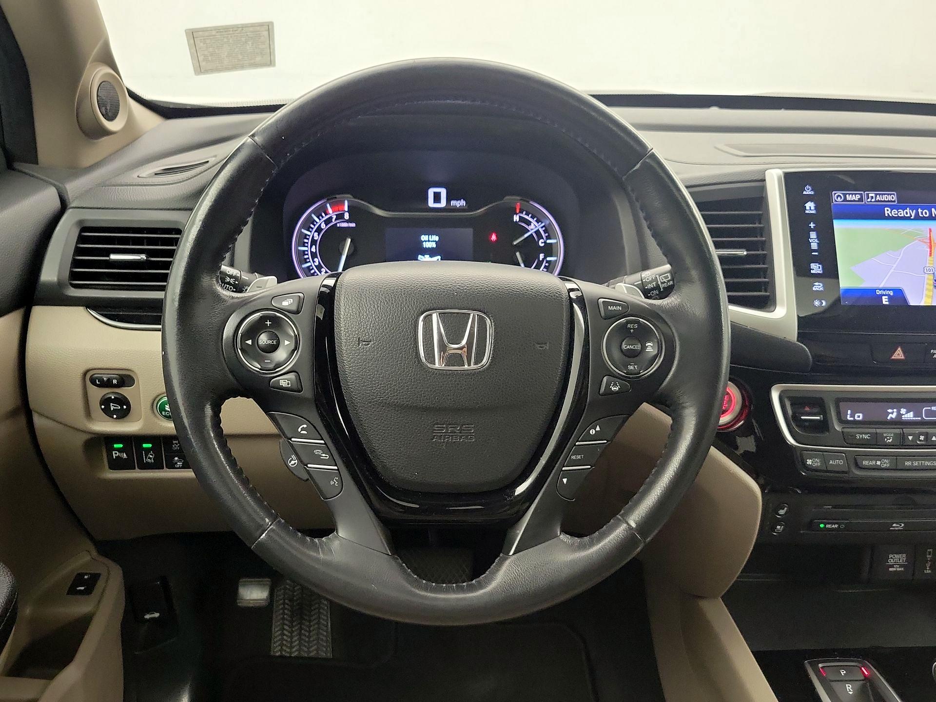 Thumbnail: 2017 Honda Pilot - 10