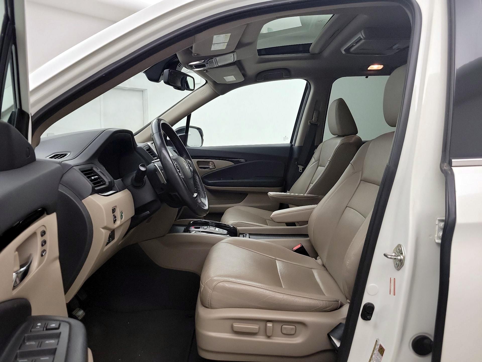 Thumbnail: 2017 Honda Pilot - 11