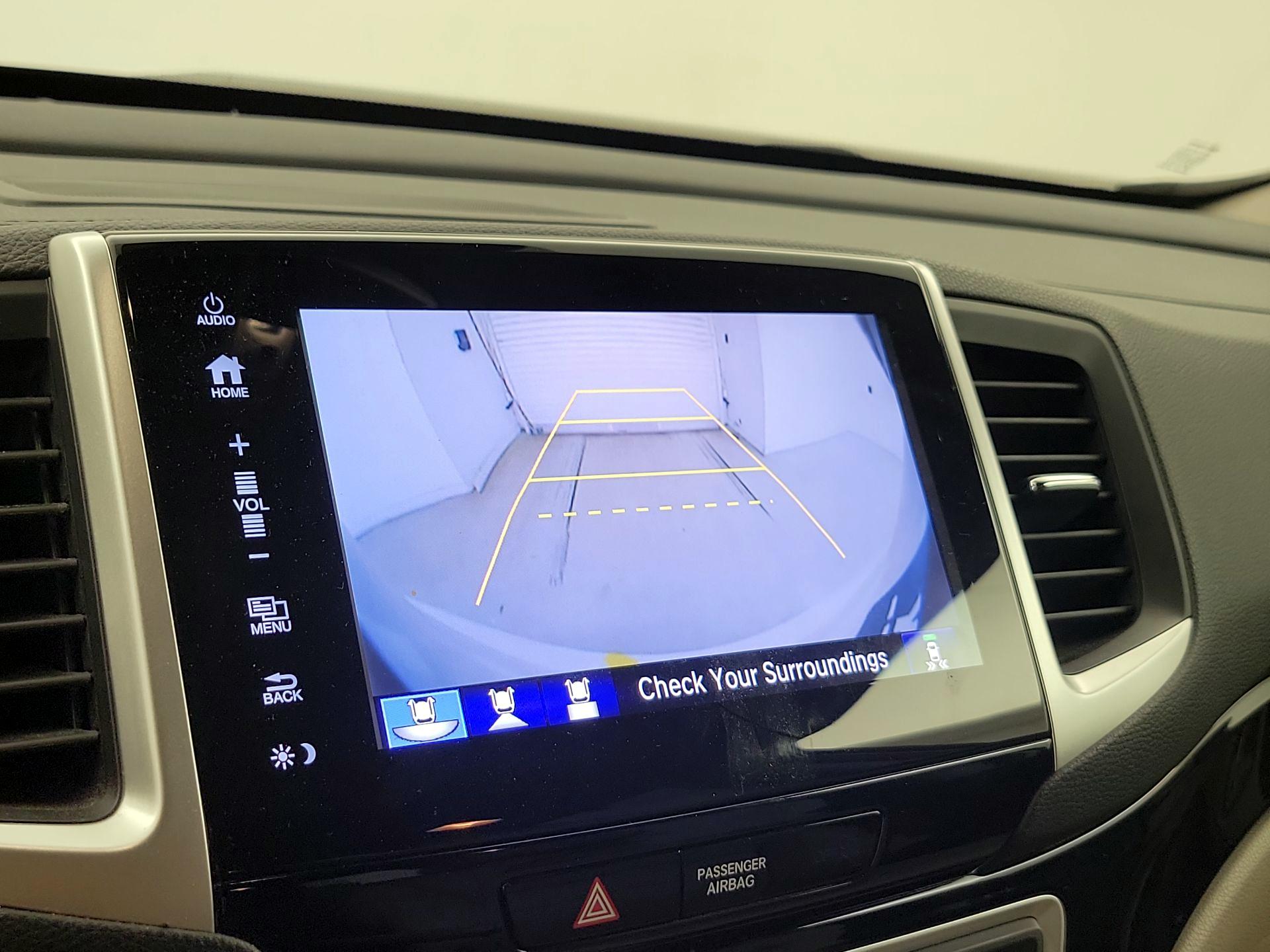 Thumbnail: 2017 Honda Pilot - 15