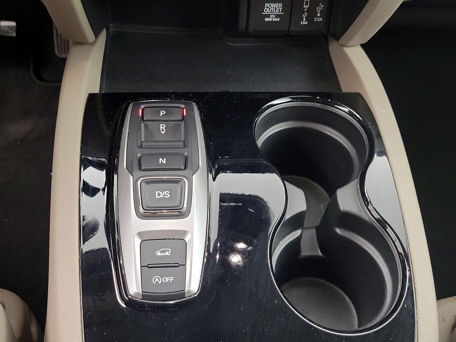 Thumbnail: 2017 Honda Pilot - 18