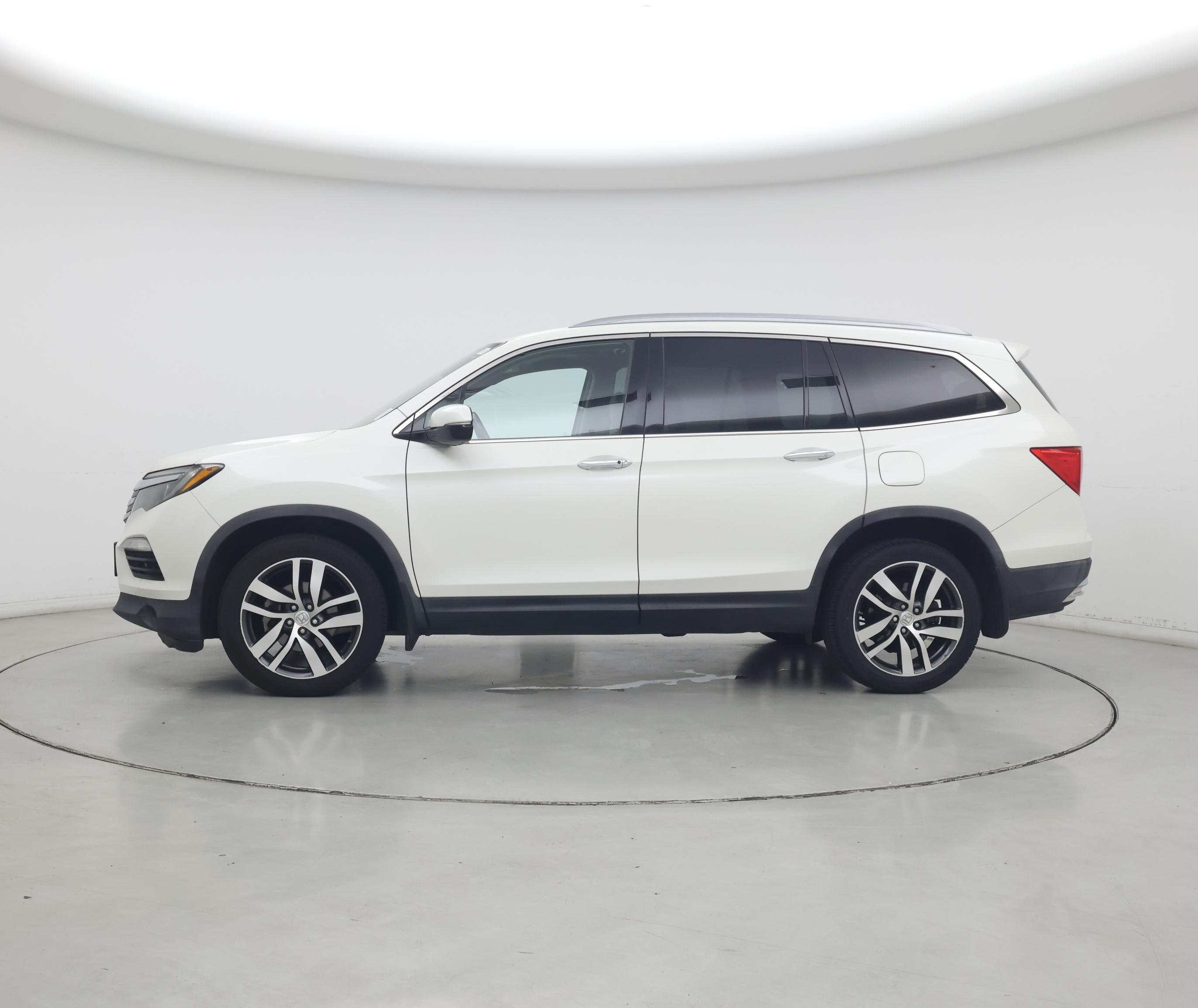 Thumbnail: 2017 Honda Pilot - 3