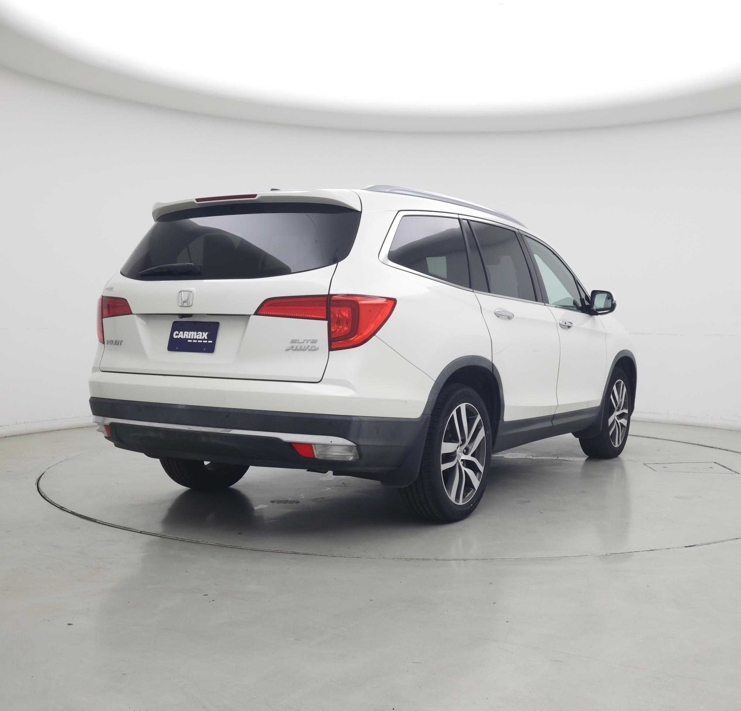 Thumbnail: 2017 Honda Pilot - 8