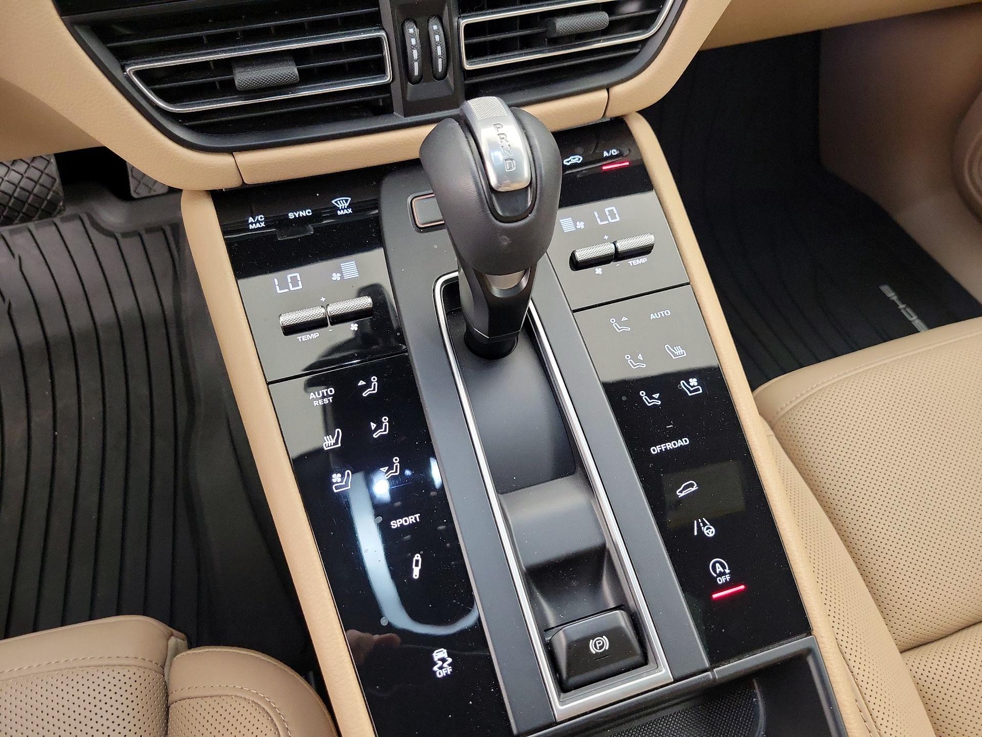 Thumbnail: 2022 Porsche Macan - 17