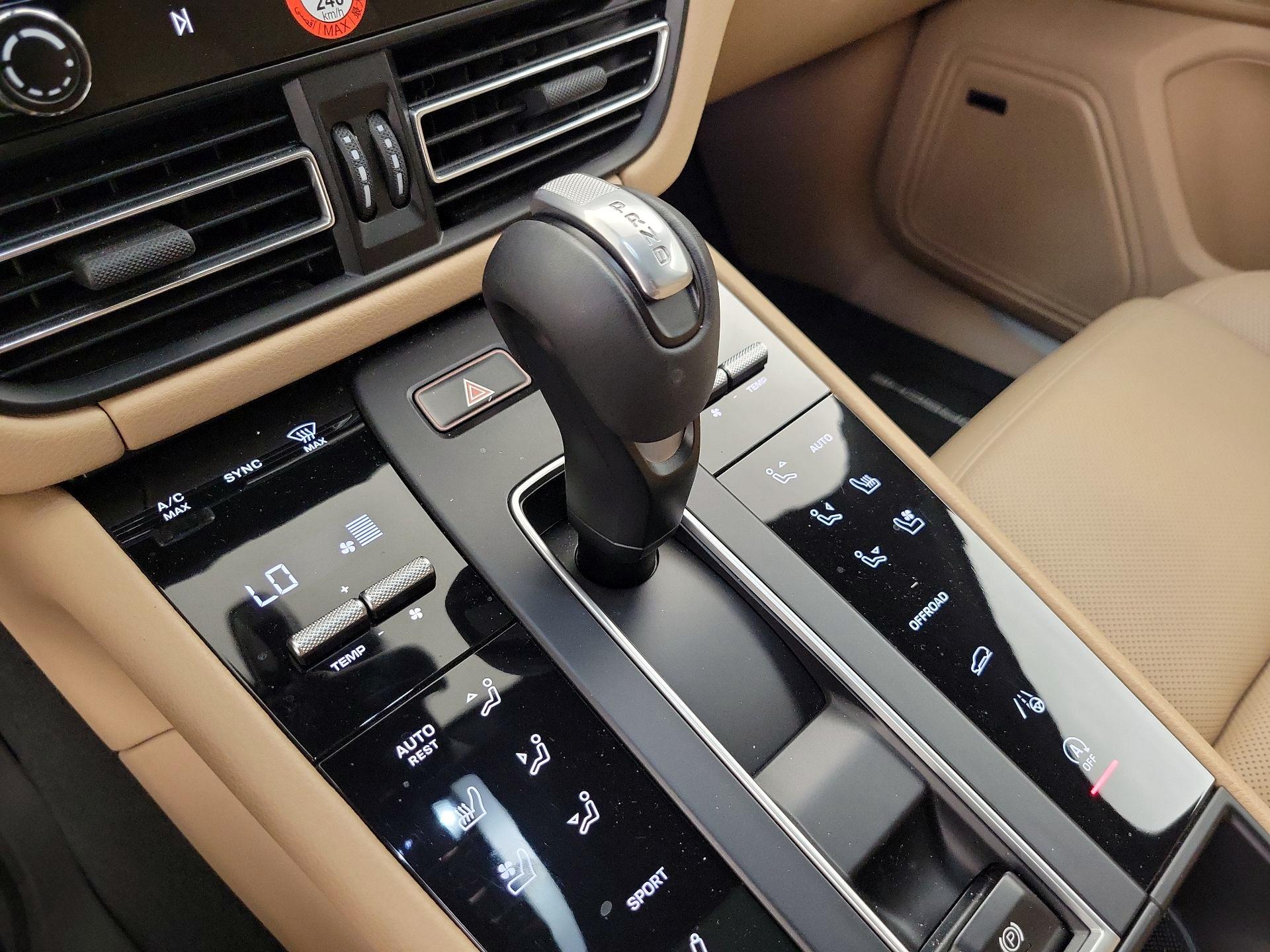 Thumbnail: 2022 Porsche Macan - 18