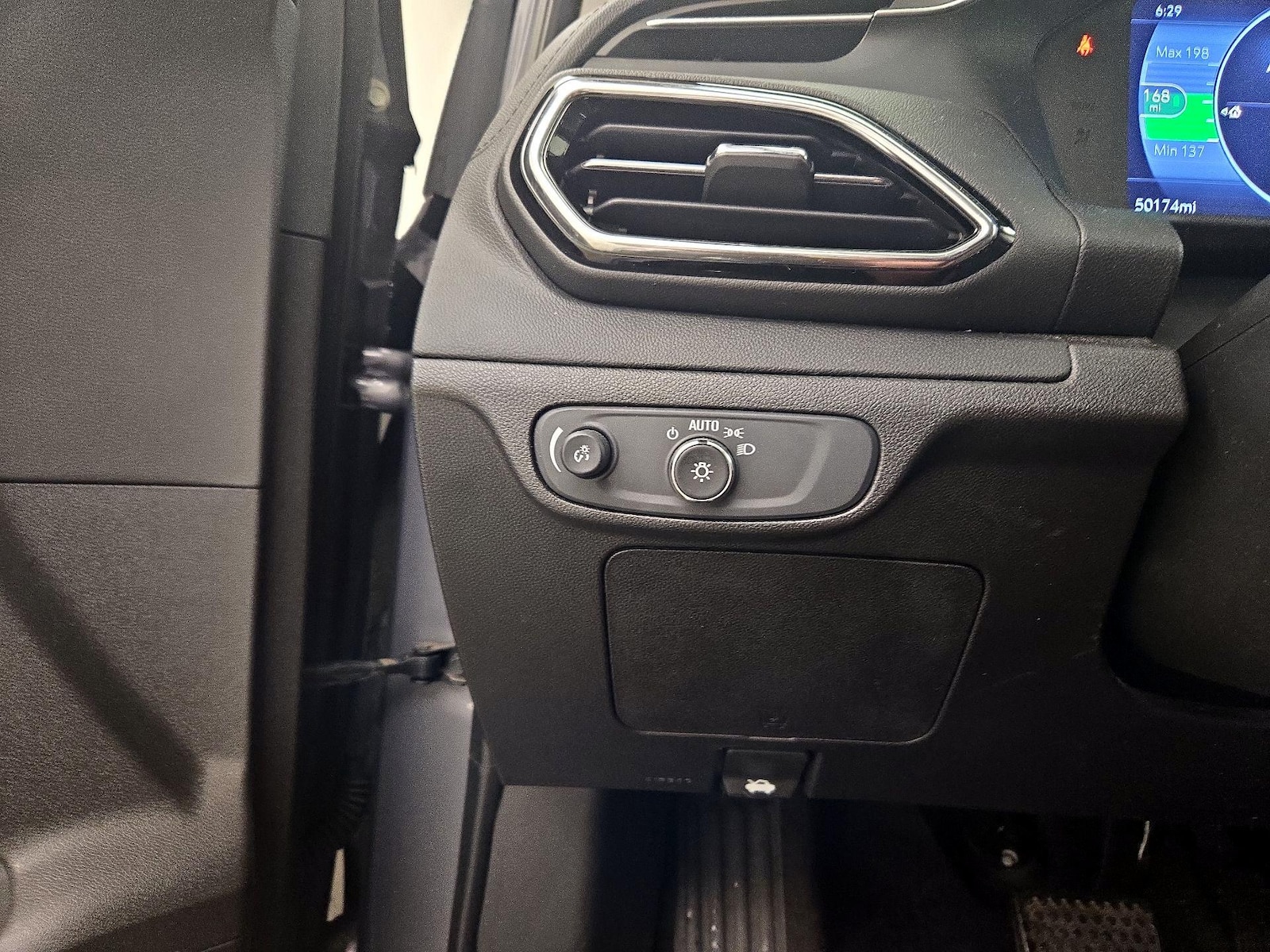 2023 Chevrolet Bolt EUV LT - Photo 14