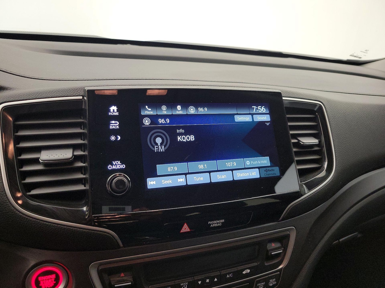 2021 Honda Pilot SE - Photo 16