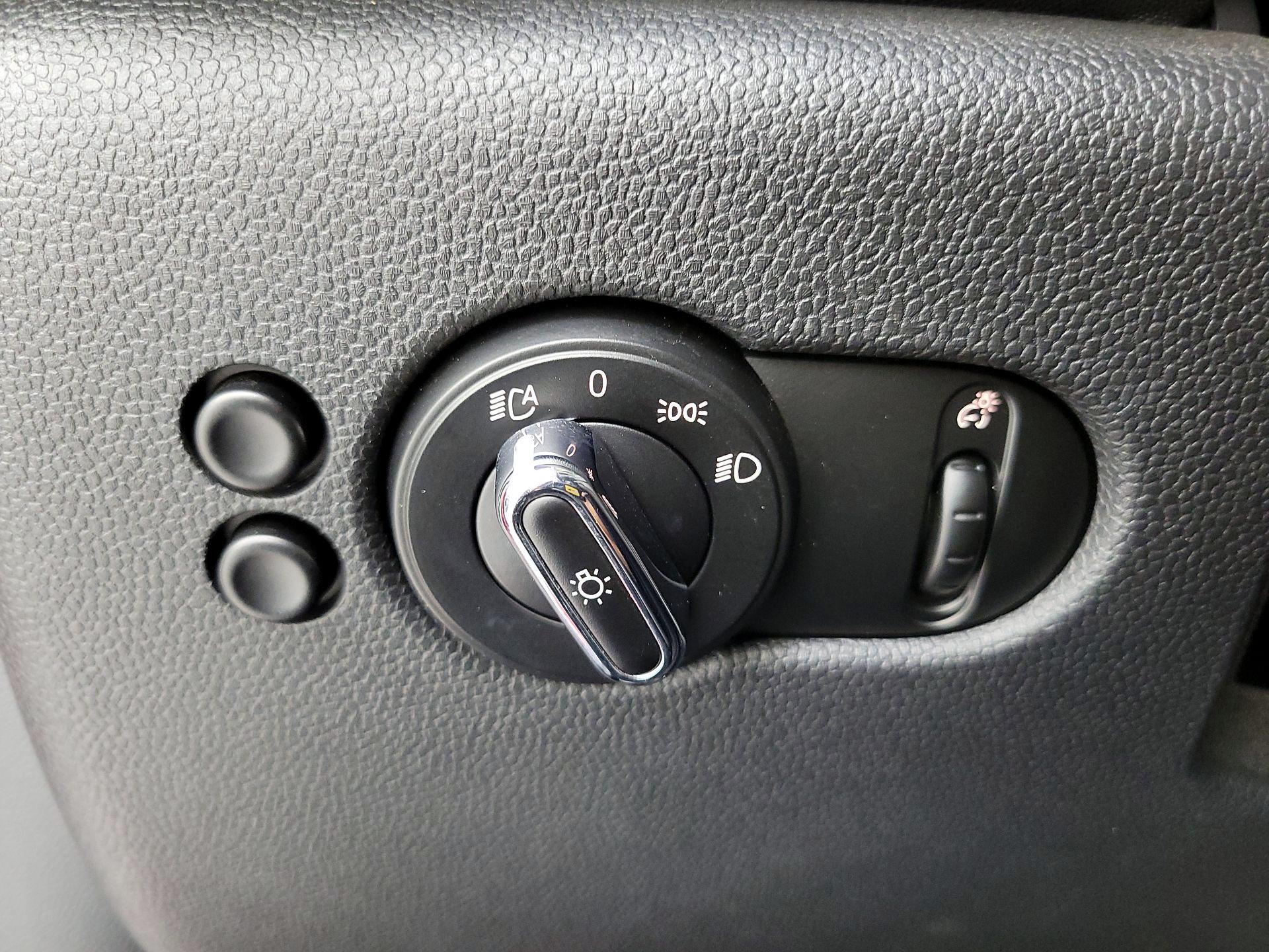 Thumbnail: 2019 MINI Cooper Hardtop - 13
