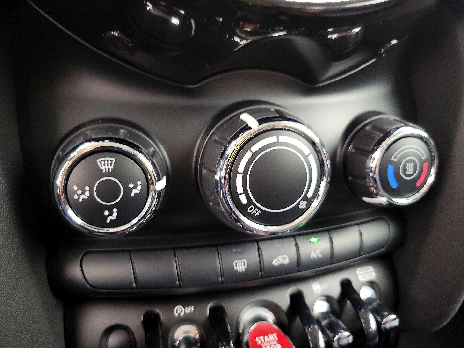 Thumbnail: 2019 MINI Cooper Hardtop - 16