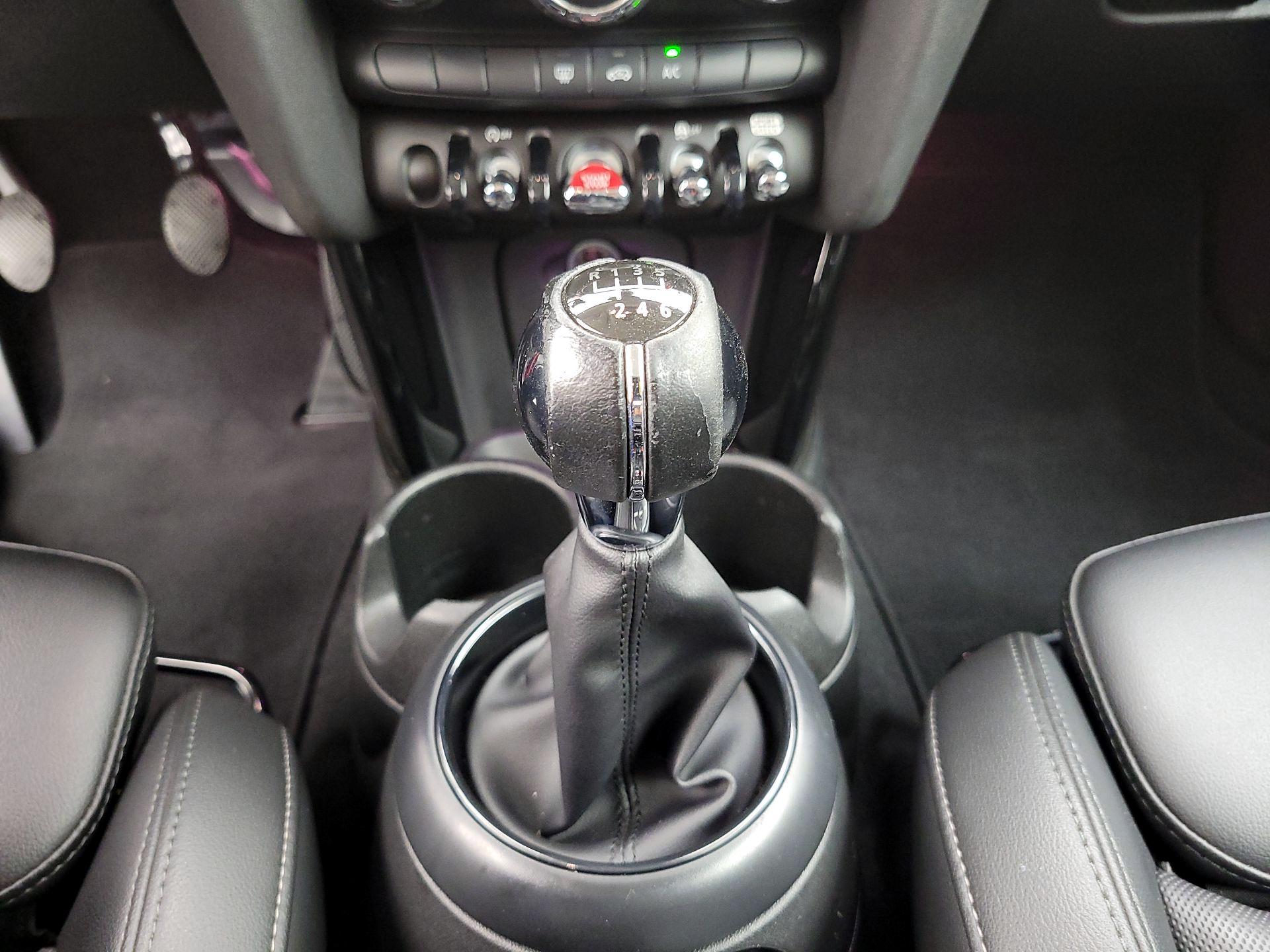 Thumbnail: 2019 MINI Cooper Hardtop - 17