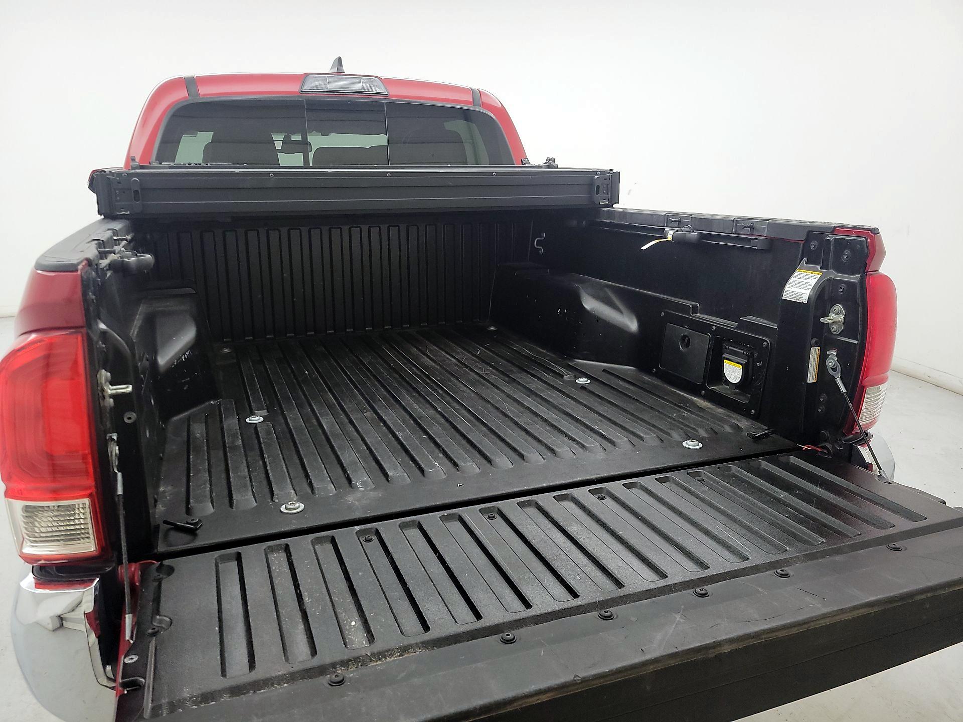Thumbnail: 2017 Toyota Tacoma - 20