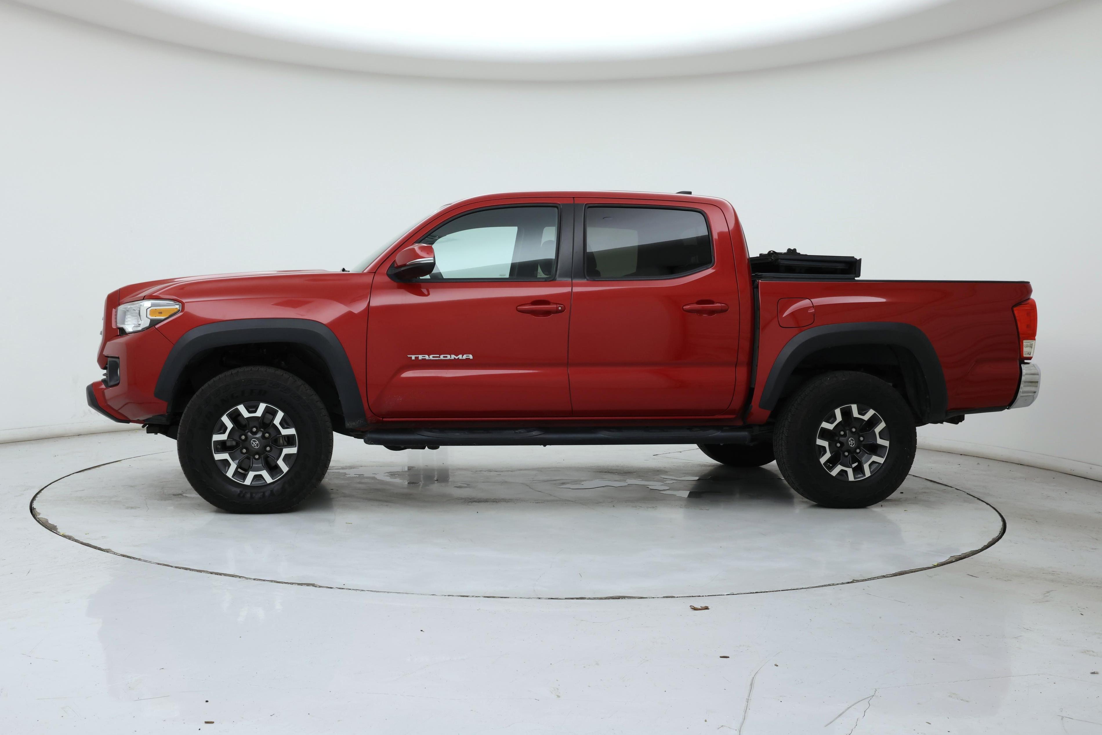 Thumbnail: 2017 Toyota Tacoma - 3