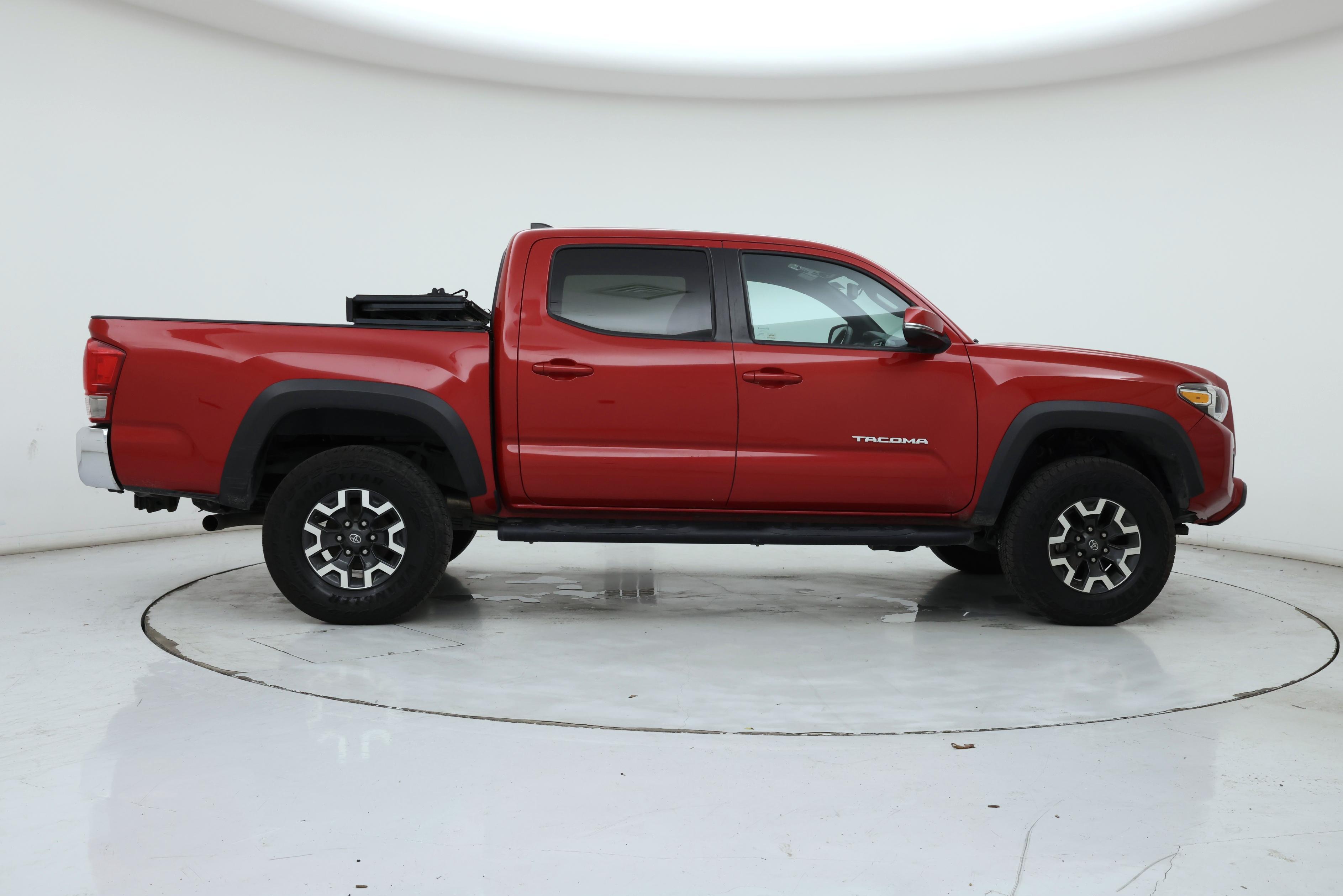 Thumbnail: 2017 Toyota Tacoma - 7