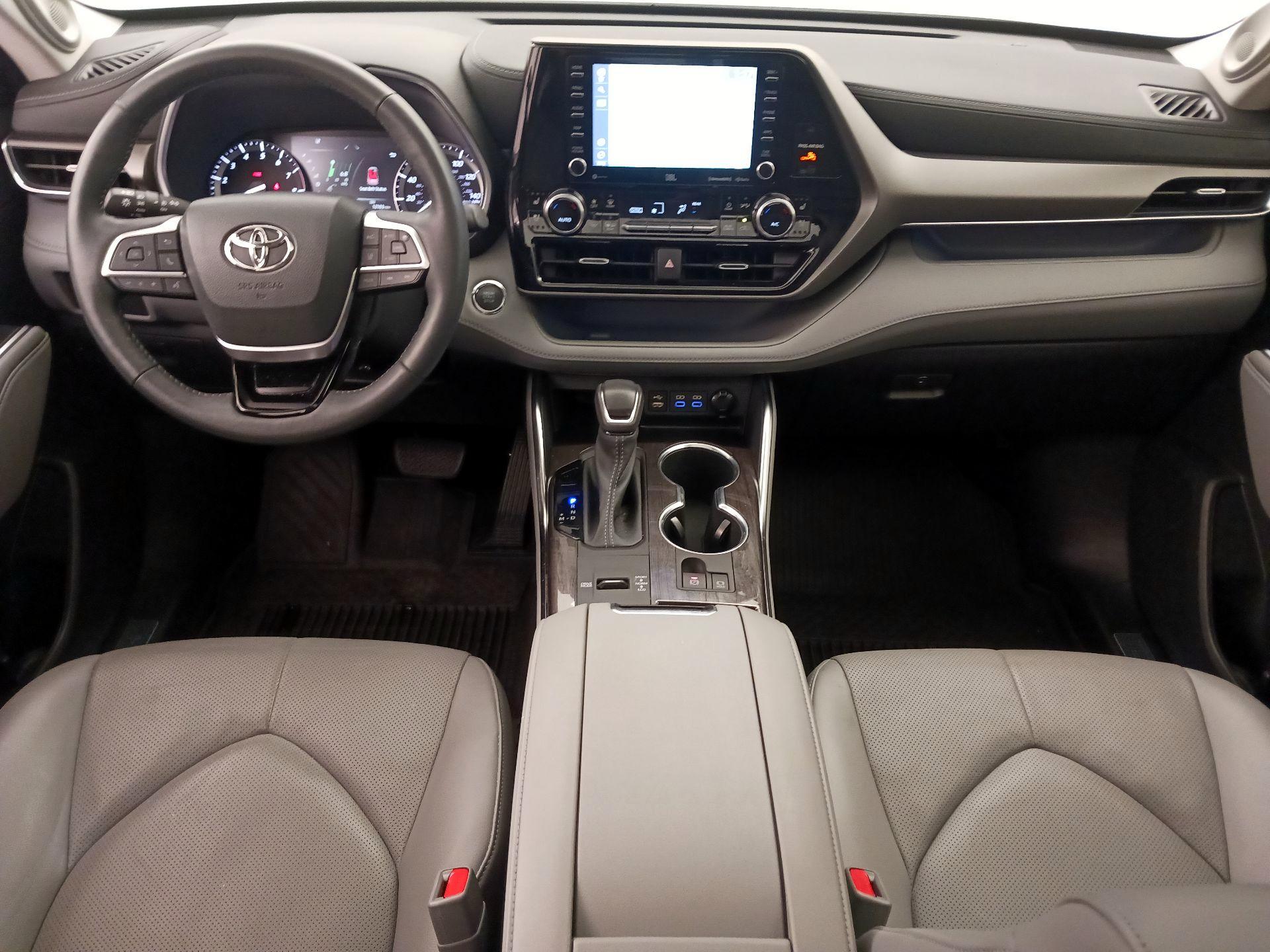 Thumbnail: 2022 Toyota Highlander - 9