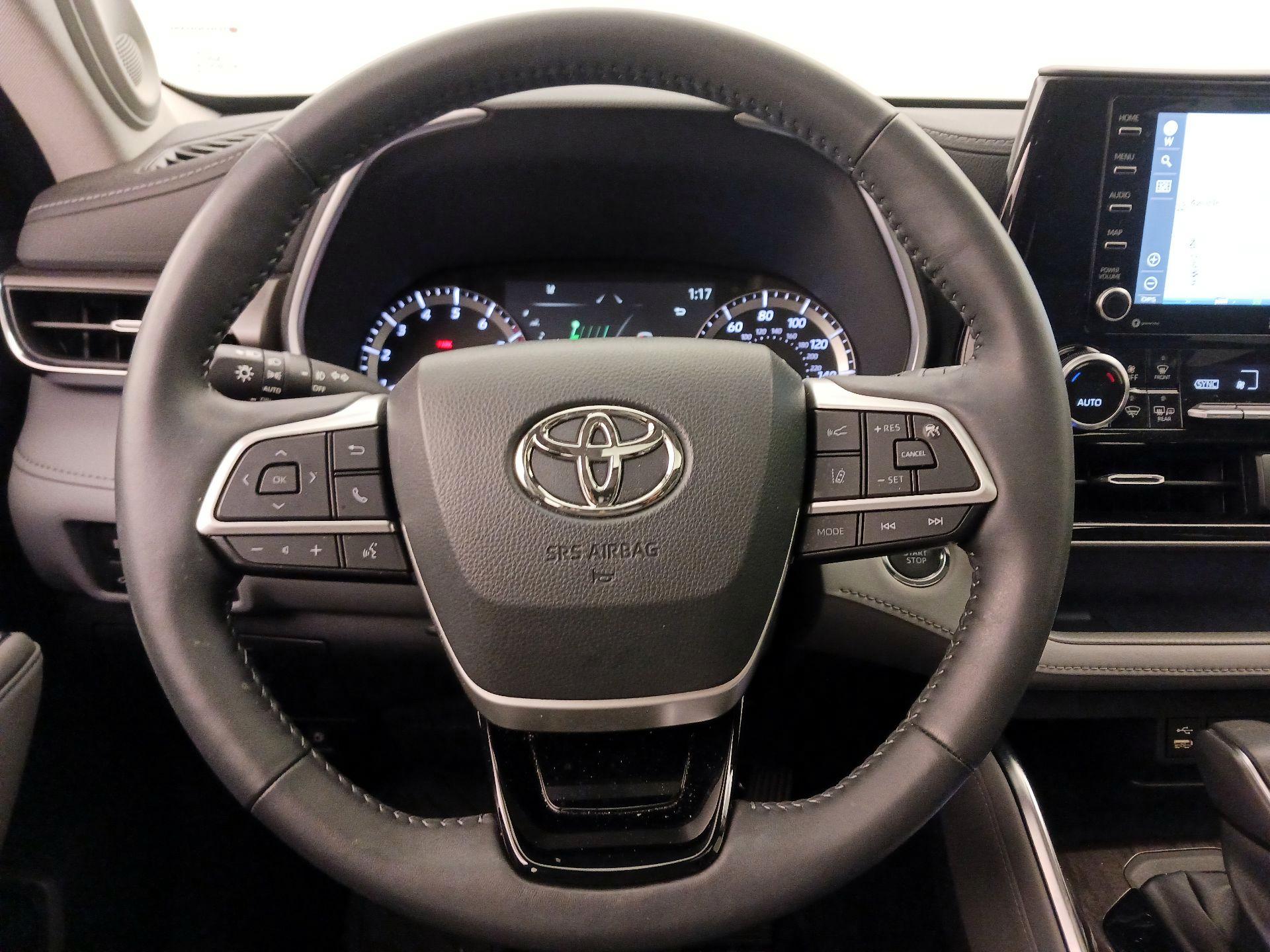 Thumbnail: 2022 Toyota Highlander - 10
