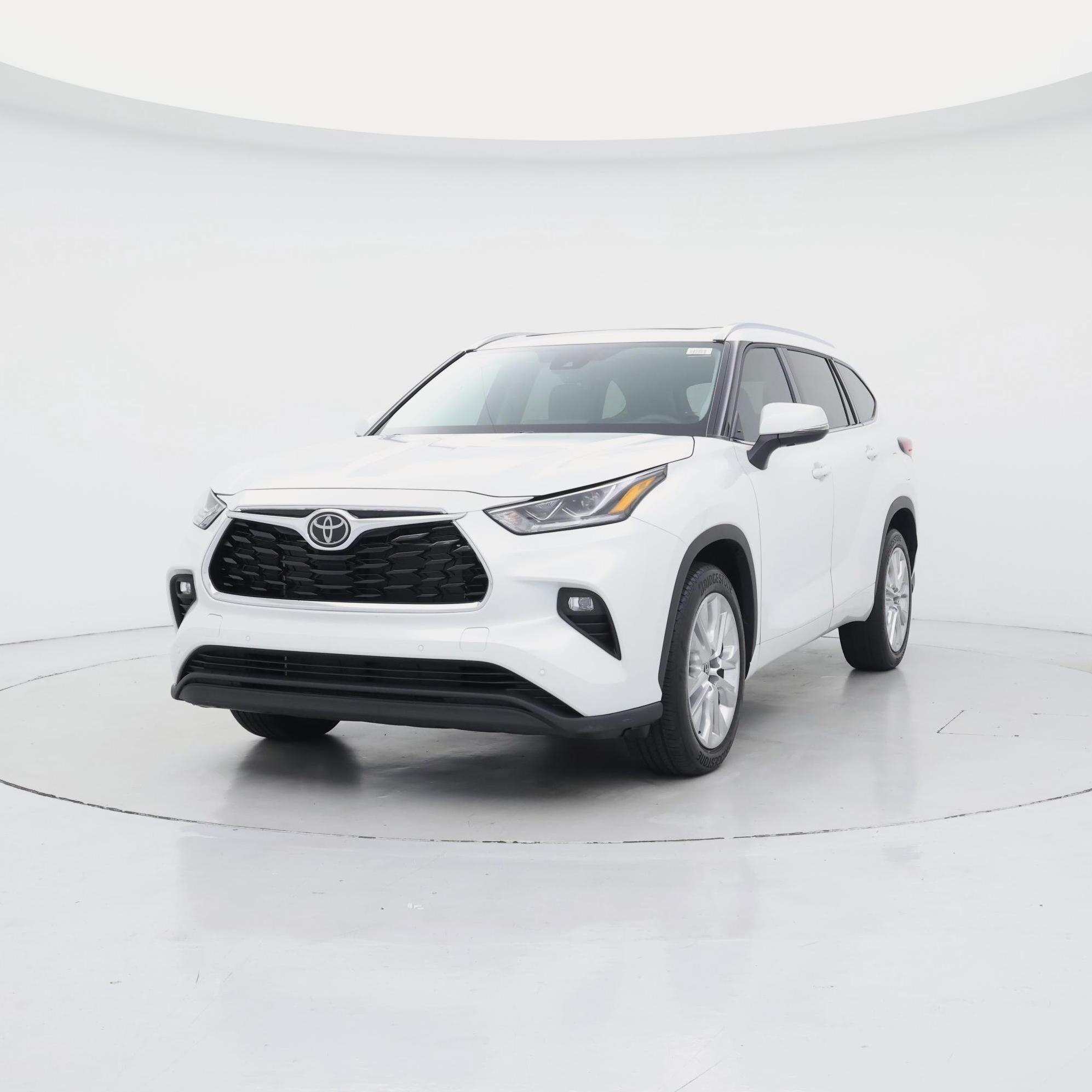 Thumbnail: 2022 Toyota Highlander - 4