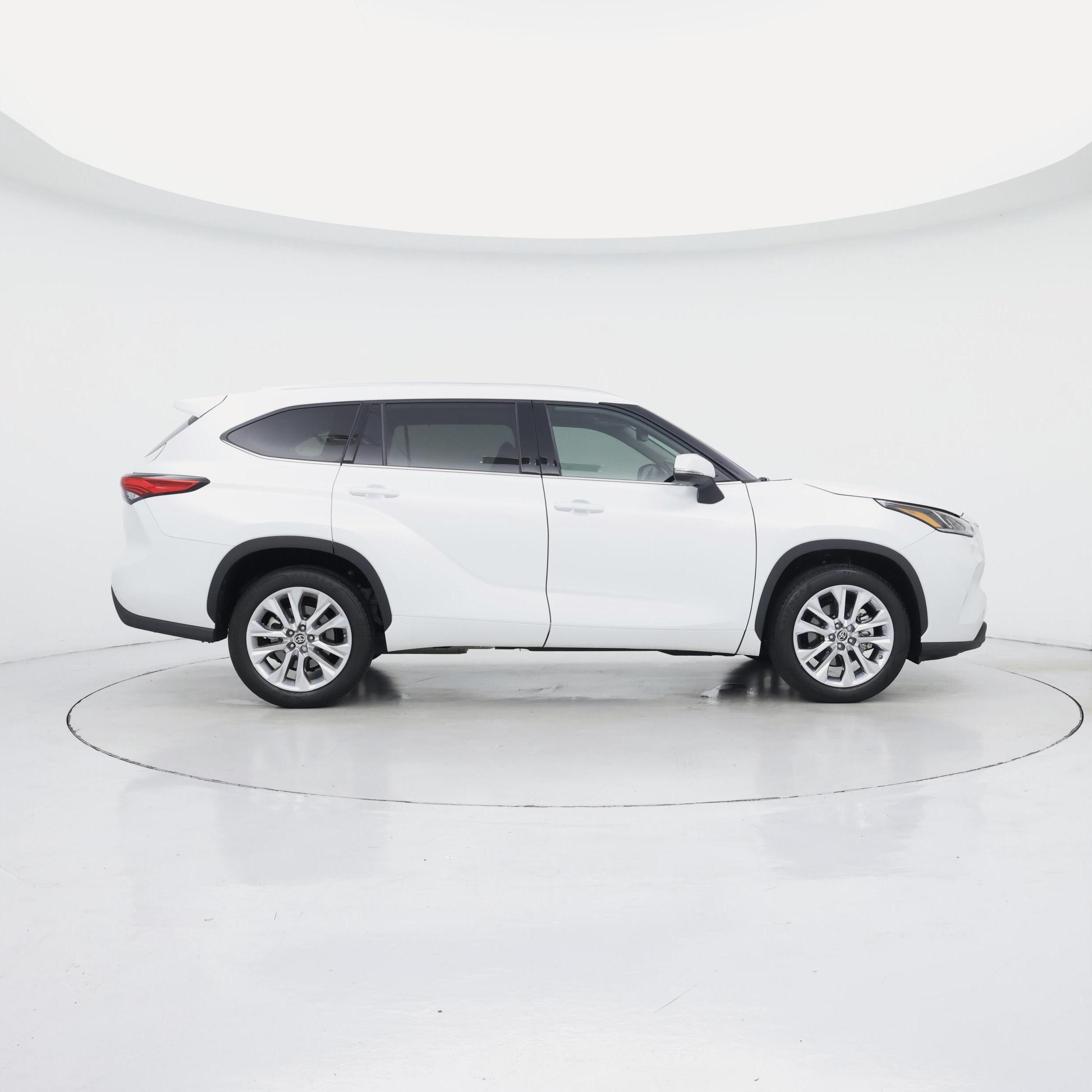 Thumbnail: 2022 Toyota Highlander - 7