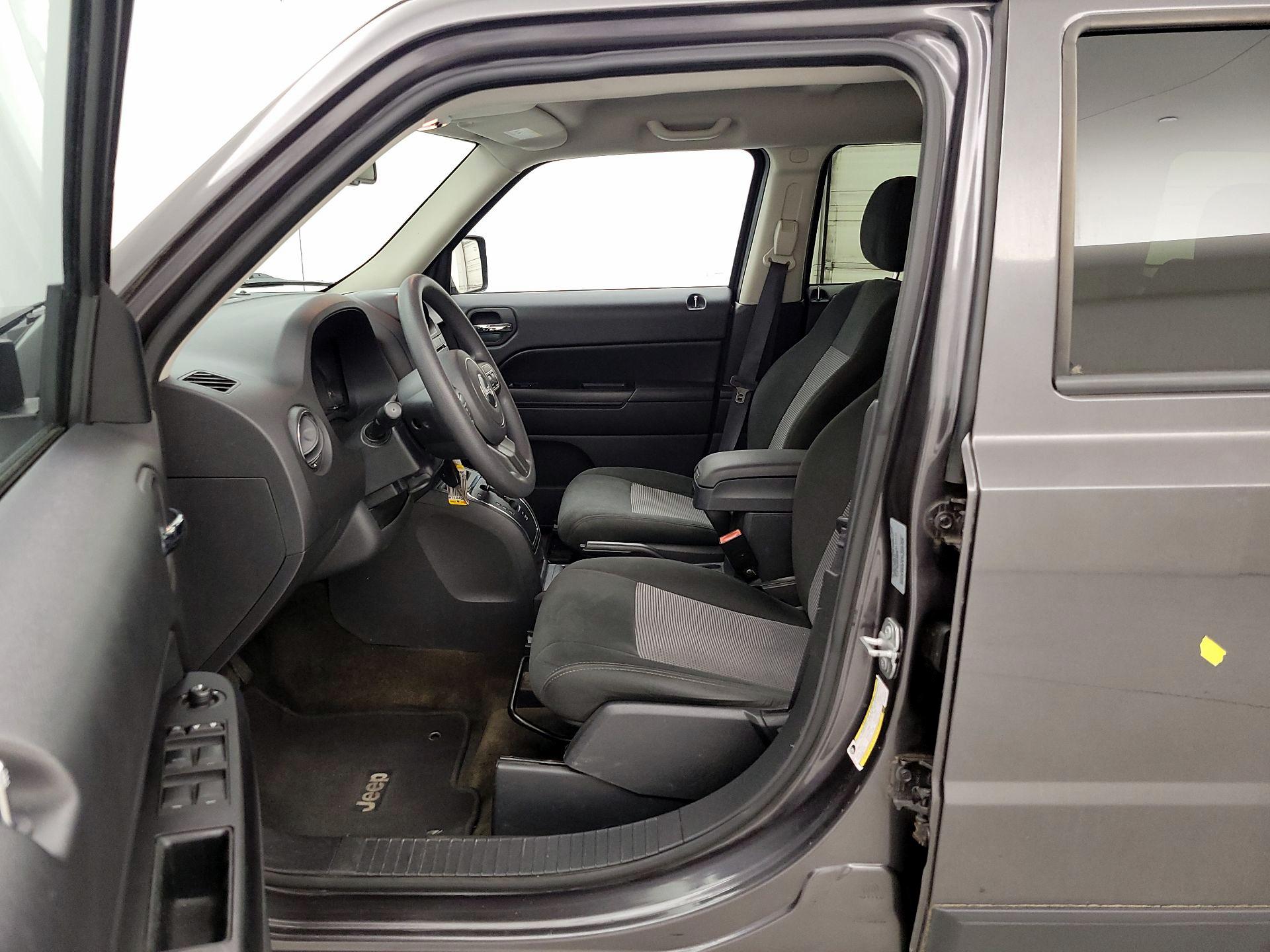Thumbnail: 2017 Jeep Patriot - 11