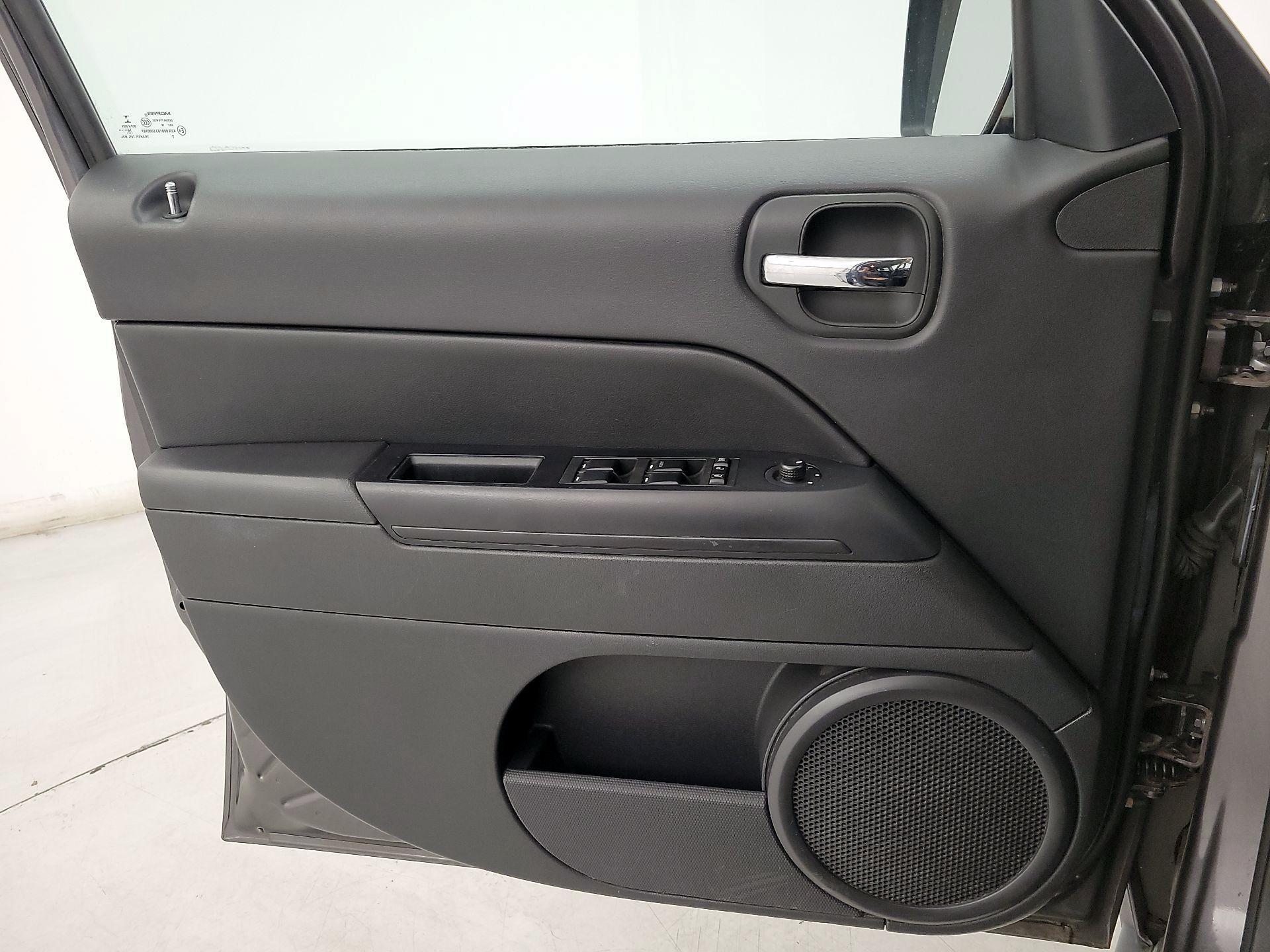 Thumbnail: 2017 Jeep Patriot - 12