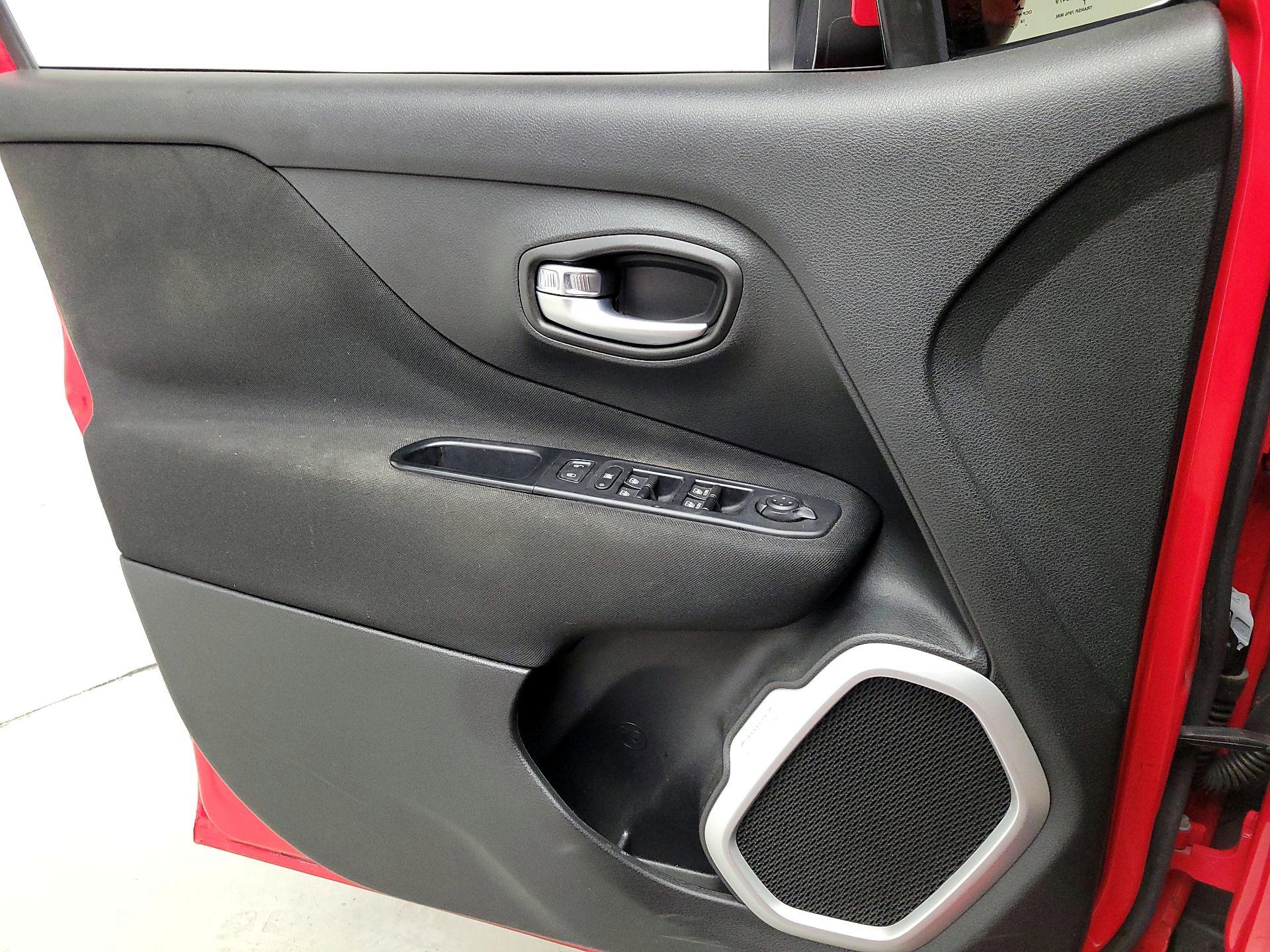 Thumbnail: 2018 Jeep Renegade - 12