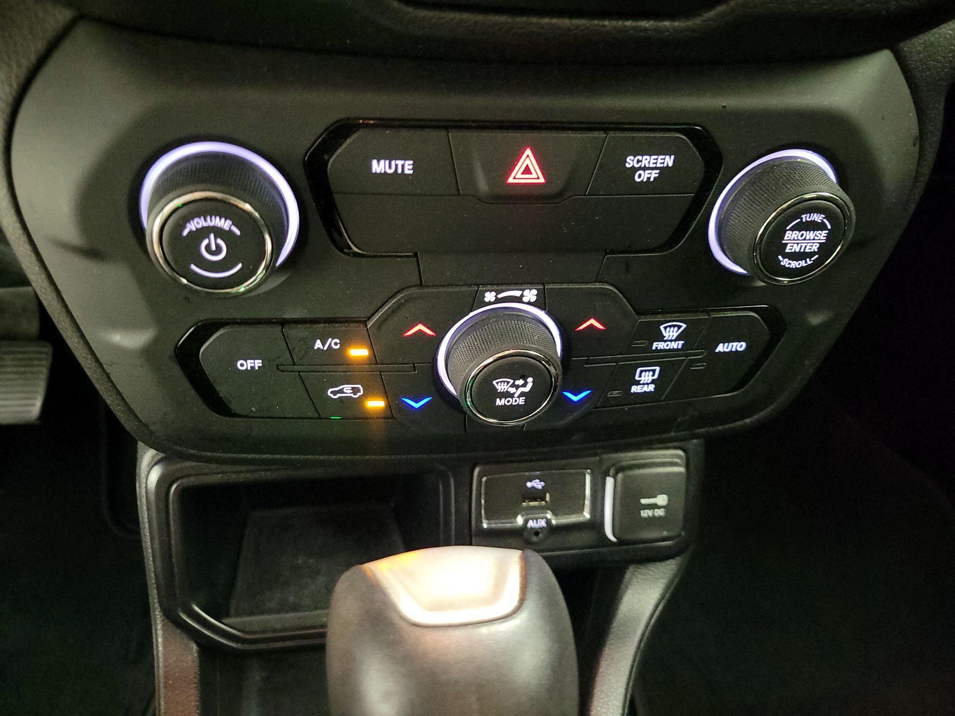 Thumbnail: 2018 Jeep Renegade - 17